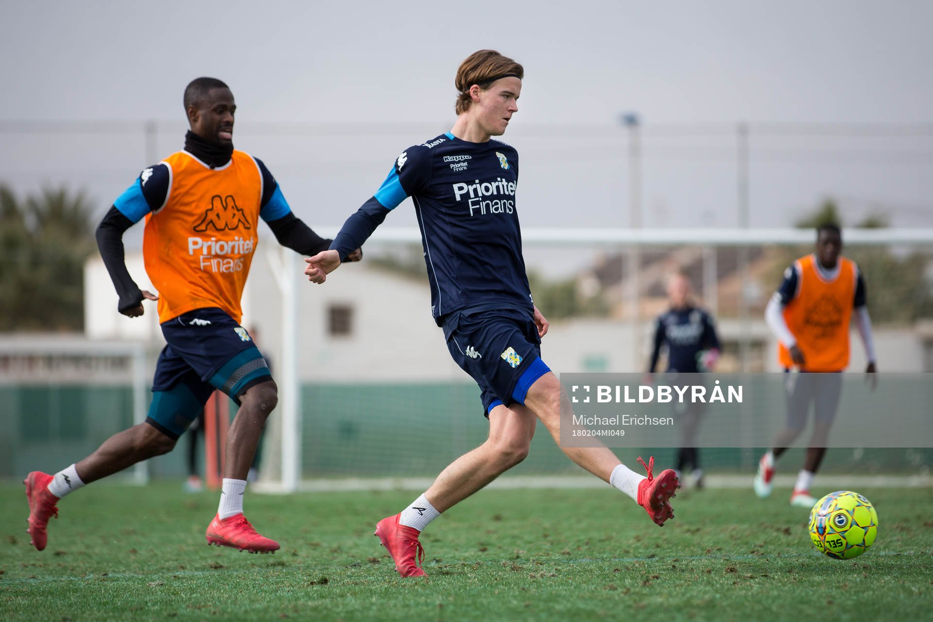 IFK Göteborgs Vajebah Kaliefah Sakor och August Erlingmark under en träning med IFK Göteborg den 4 februari 2018 i Pinatar Football Center.