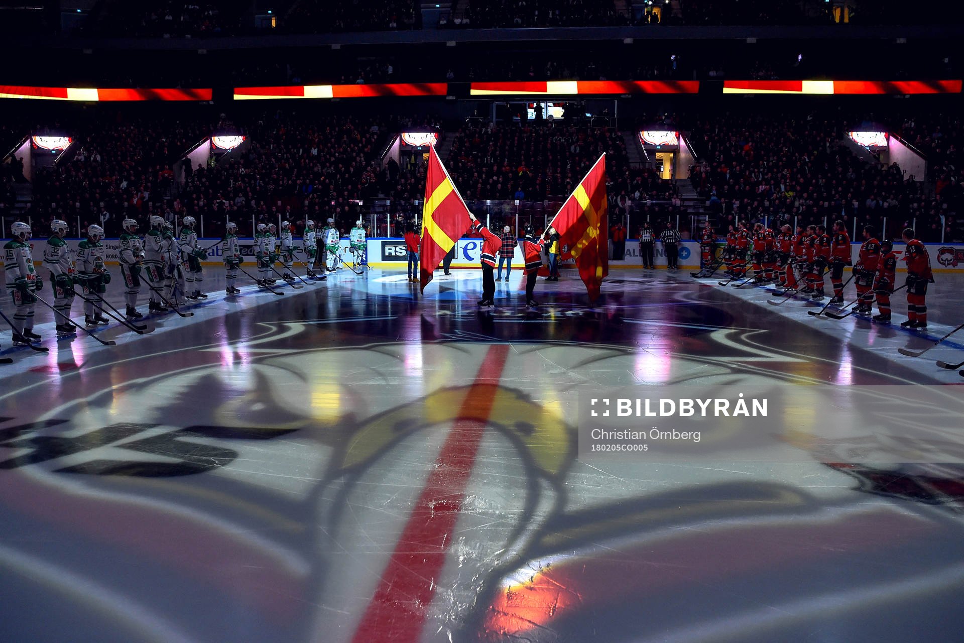 Rögles och Malmö Redhawks står uppställda