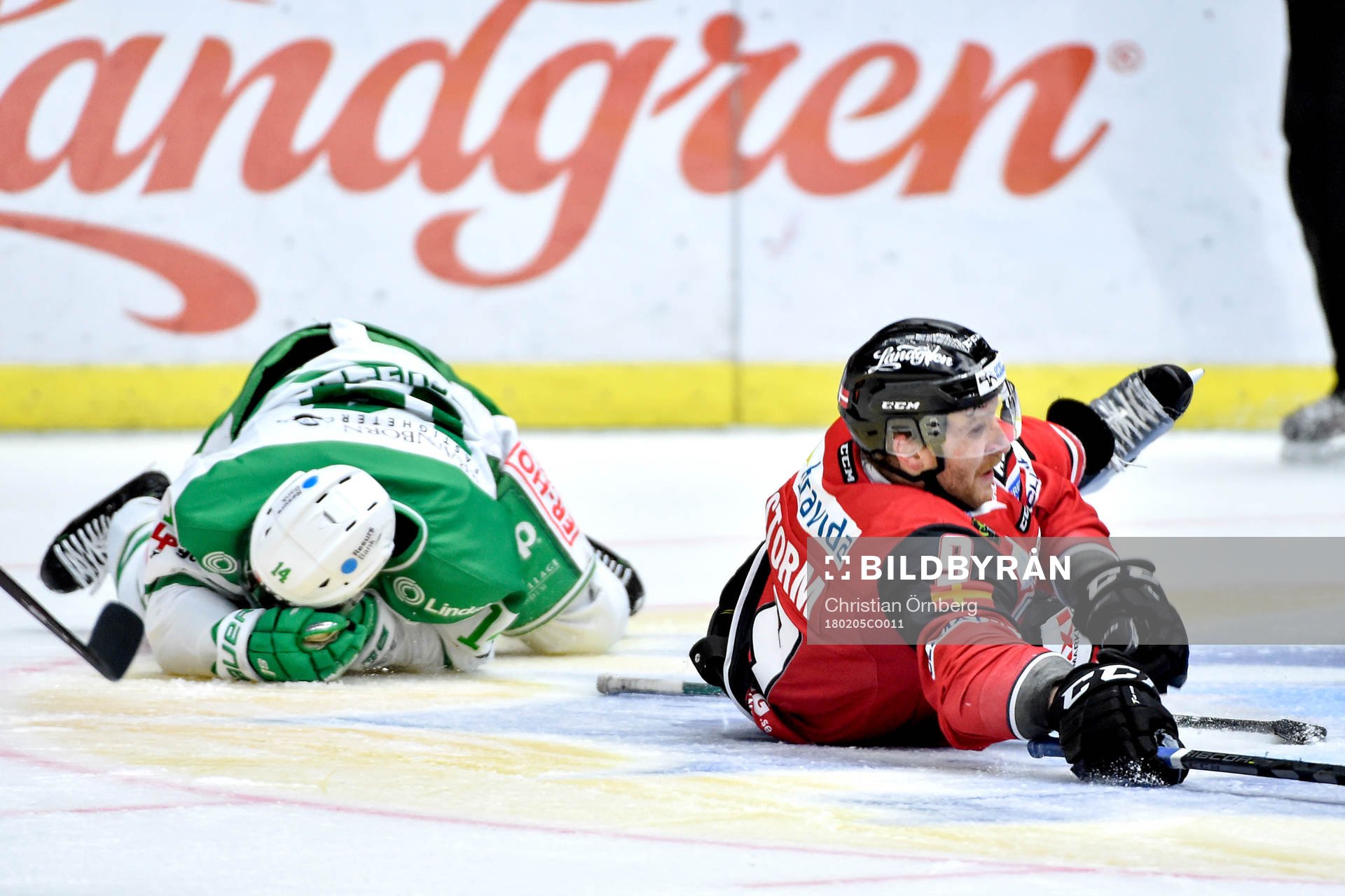 Rögles Stephen Perfetto och Malmö Redhawks Frederik Storm