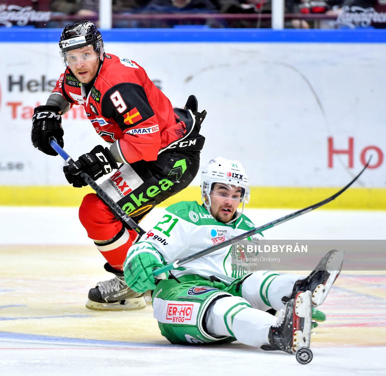 Rögles Kevin Gagné och Malmö Redhawks Frederik Storm