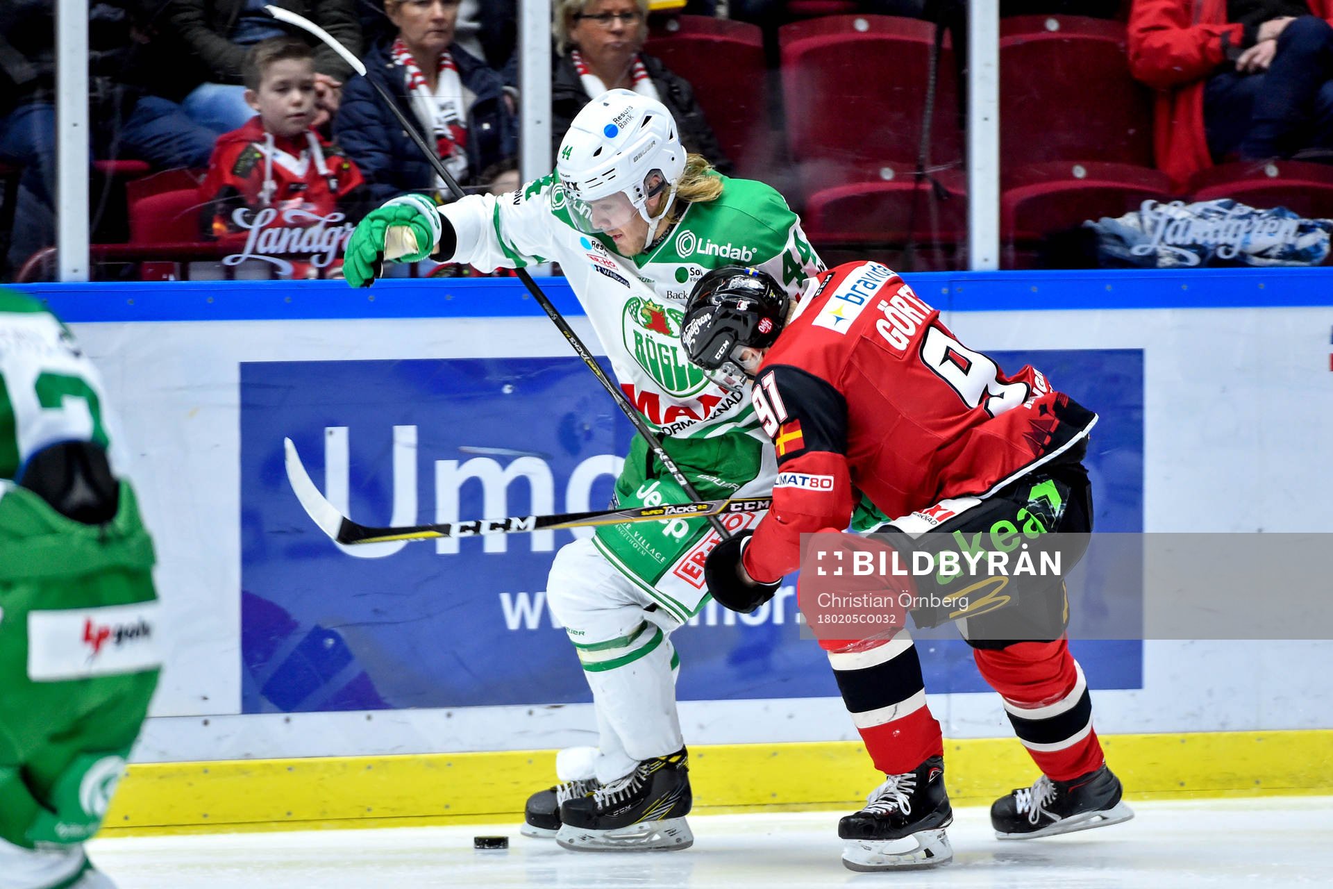 Rögles Olle Liss och Malmö Redhawks Max Görtz