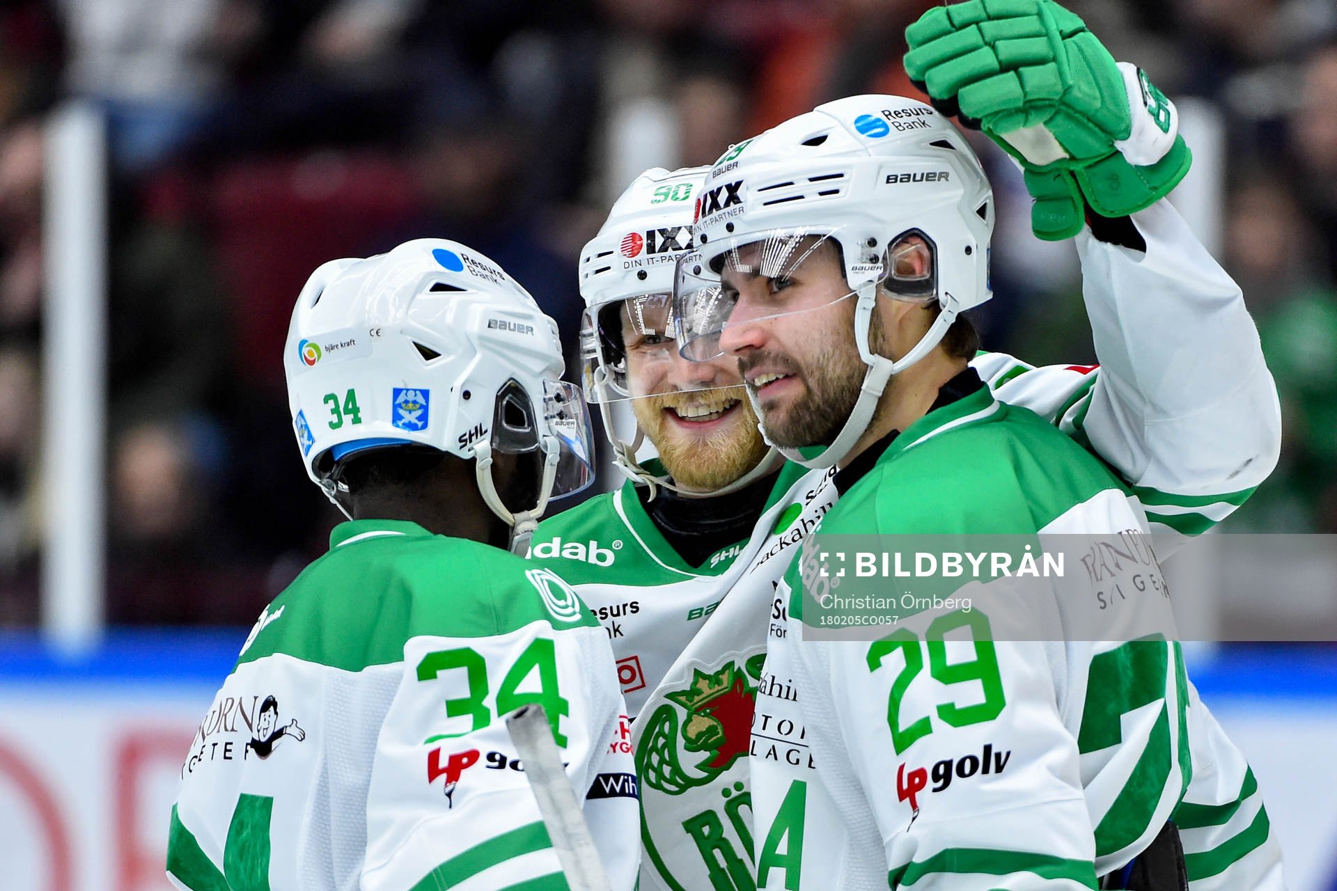 Rögles Ludvig Rensfeldt jublar med lagkamrater