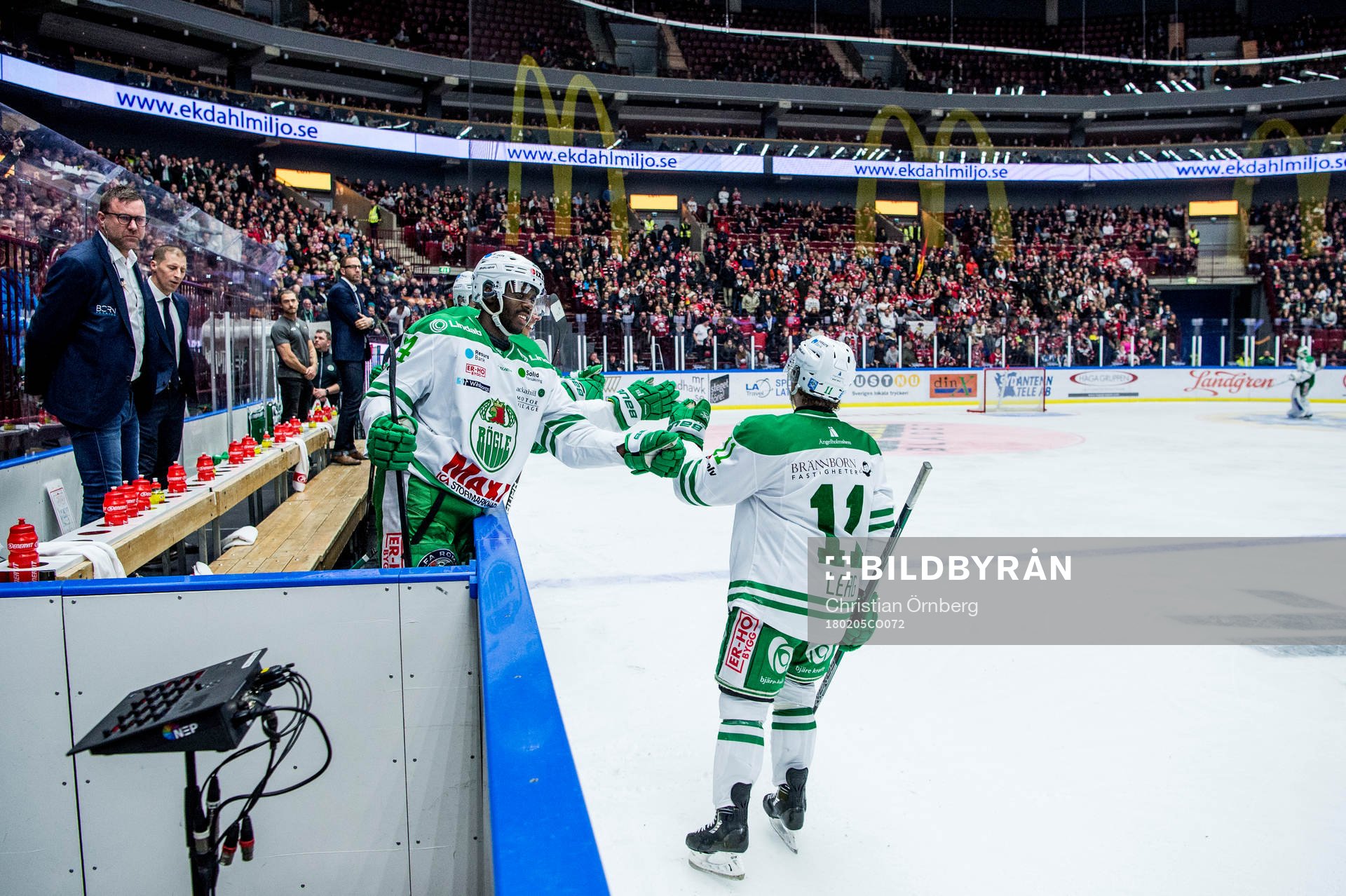 Rögles Bryan Lerg jublar med lagkamraterna