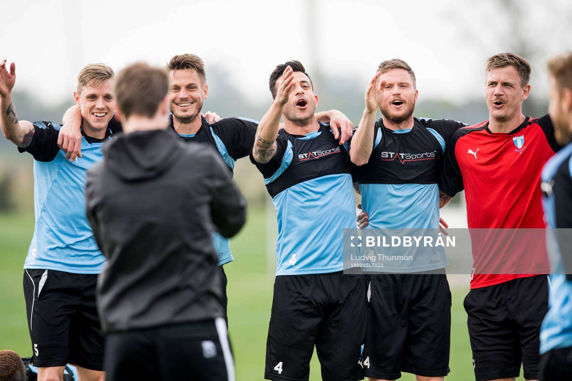 Malmö FFs Sören Rieks, Markus Rosenberg, Behrang Safari, Lasse Nielsen och målvakt Johan Dahlin jublar under en fotbollsträning med Malmö FF den 5 februari 2018 i Bradenton.