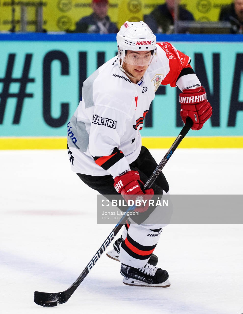 Jyväskyläs Jarkko Immonen with the puck