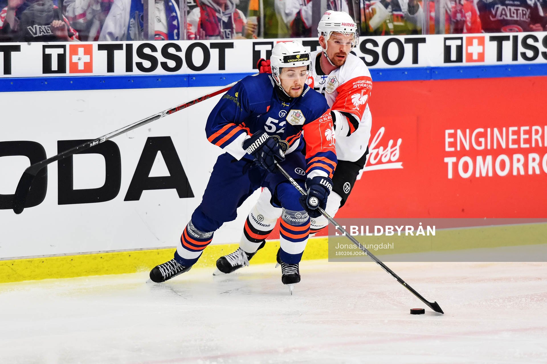 Växjös Arvid Lundberg is beeing chased by Jyväskyläs