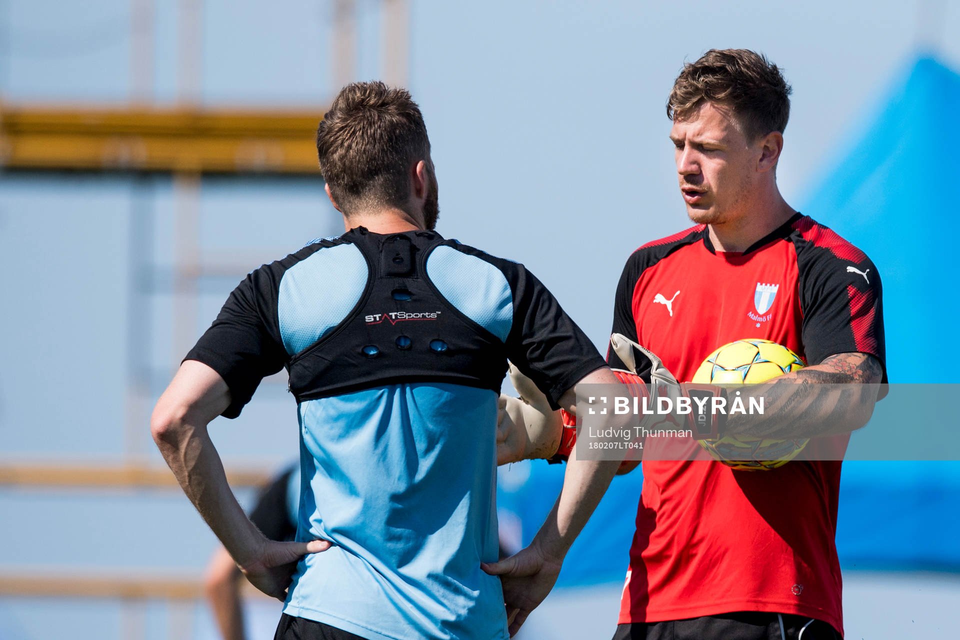 Malmö FFs Lasse Nielsen och målvakt Johan Dahlin