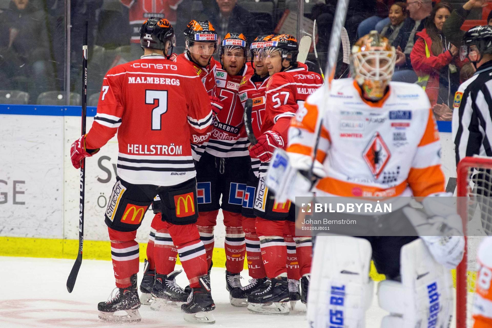 Örebros Tyson Spink jublar med lagkamrater