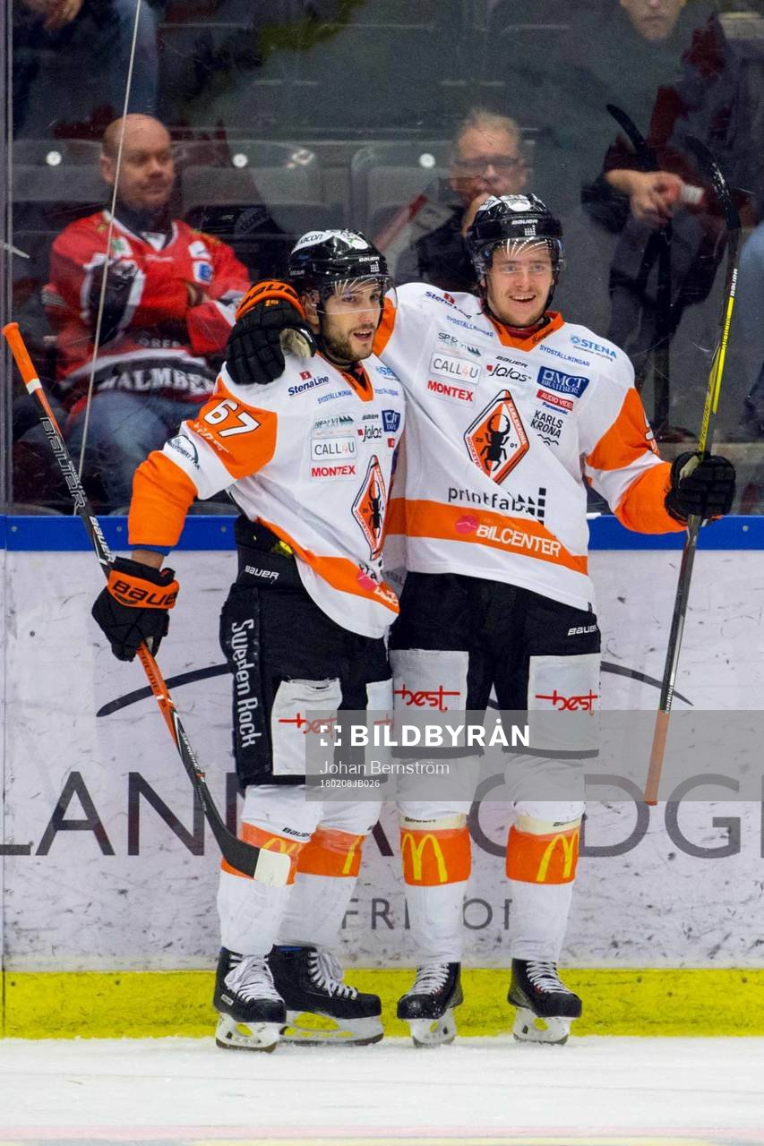 Karlskronas Carl Persson och Konstantin Komarek jublar