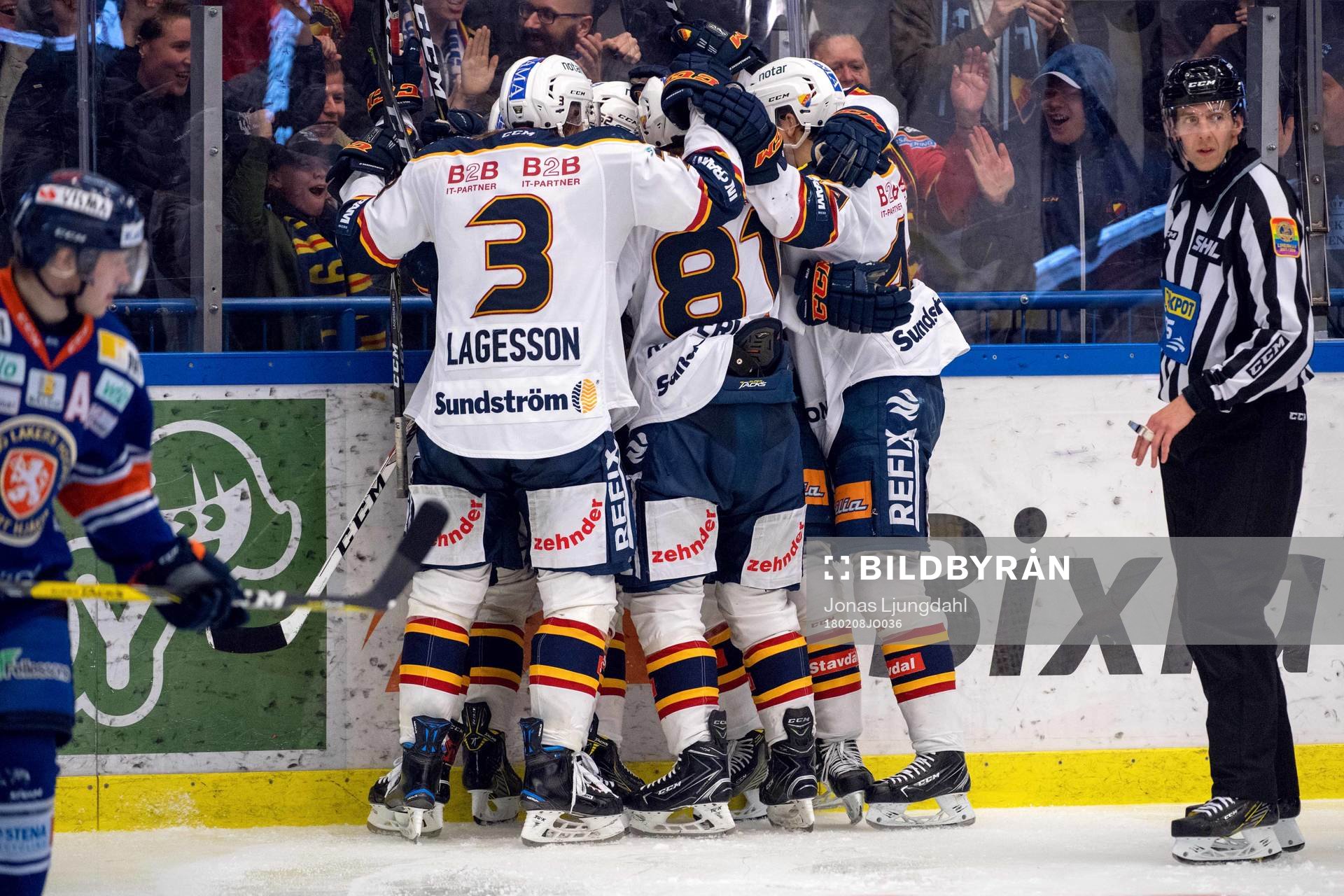 Djurgårdens Mikael Ahlén jublar med lagkamrater