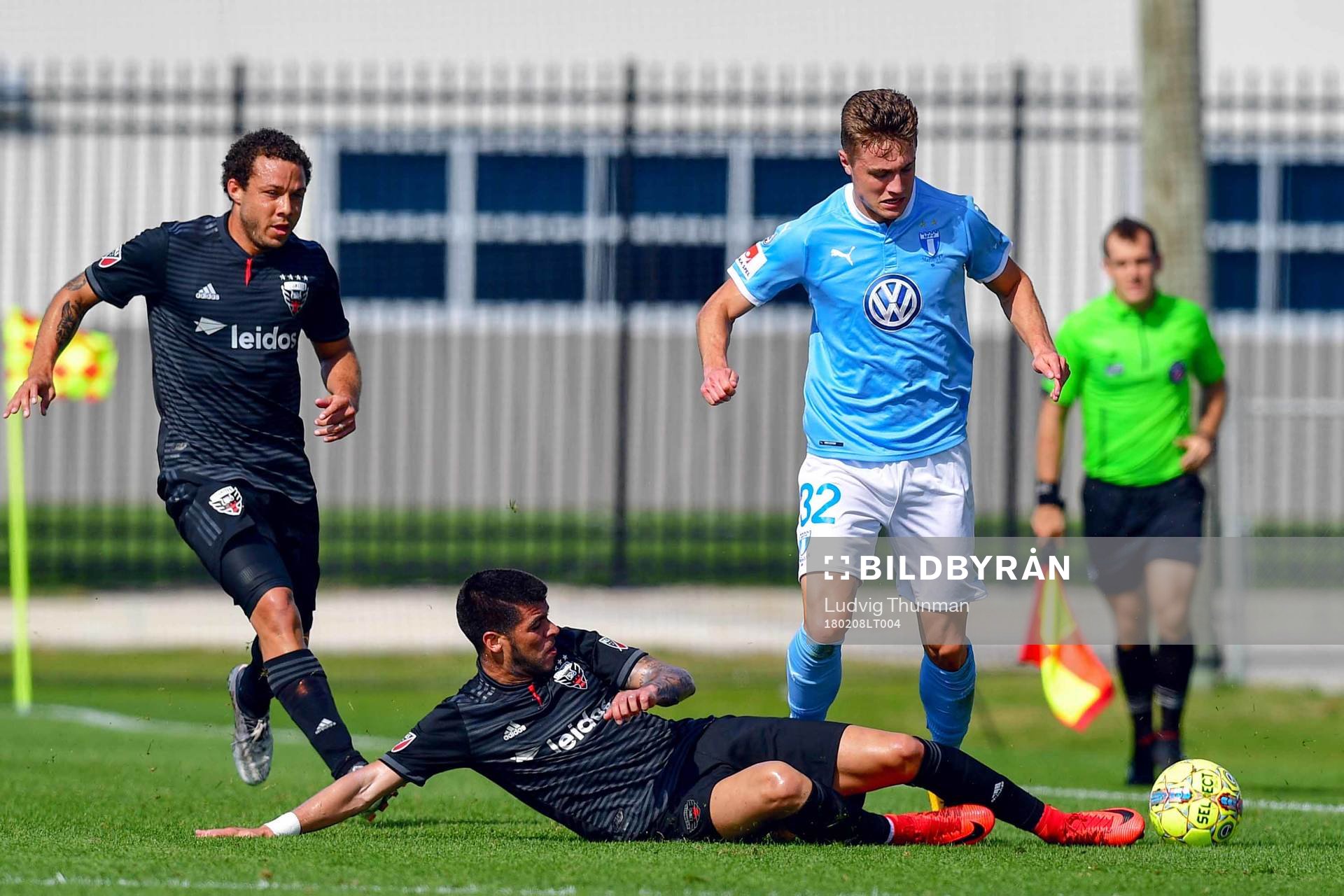 Malmö FFs Mattias Svanberg och DC Uniteds Junior Moreno