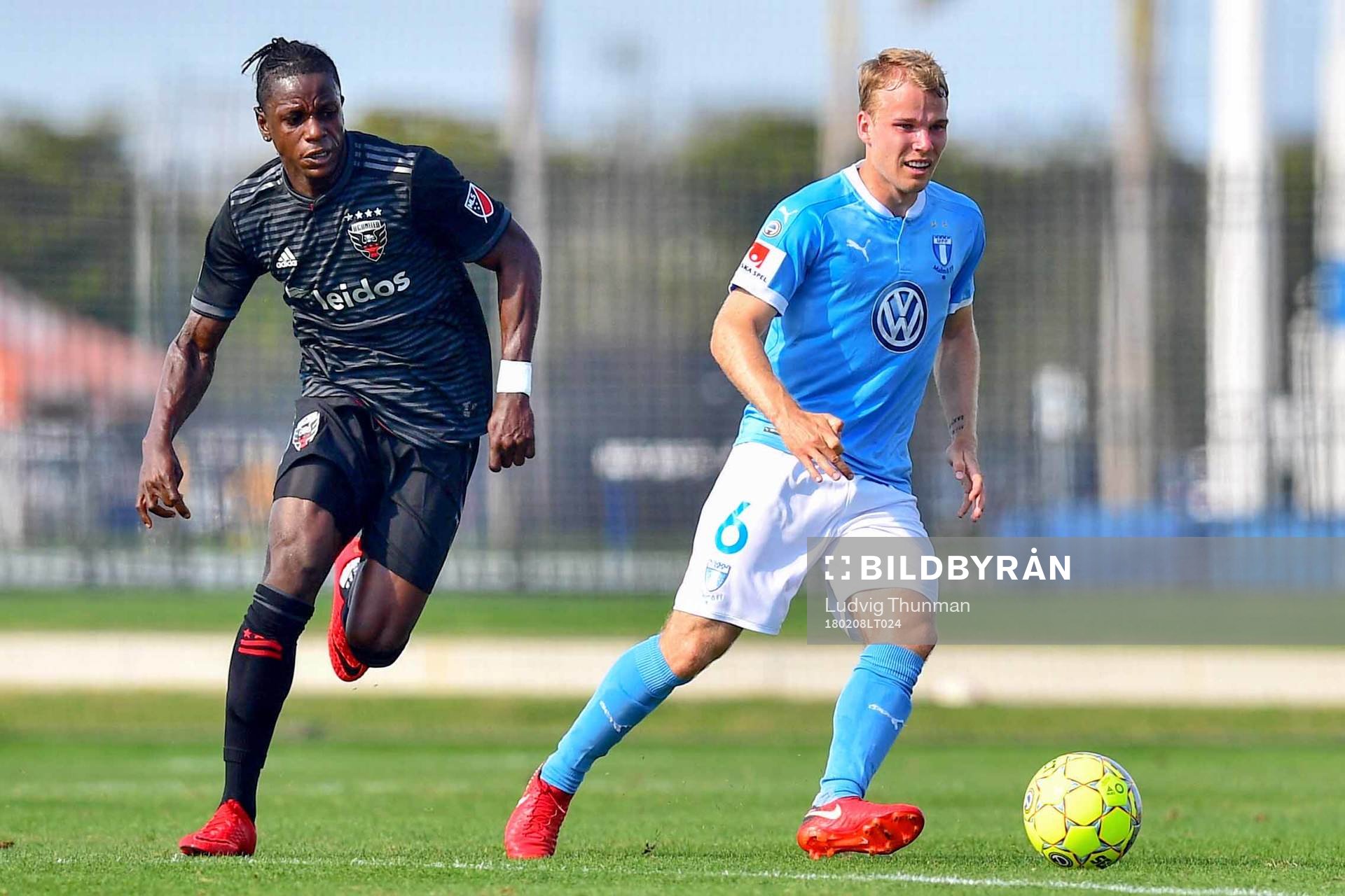 DC Uniteds Darren Mattocks och Malmö FFs Oscar Lewicki