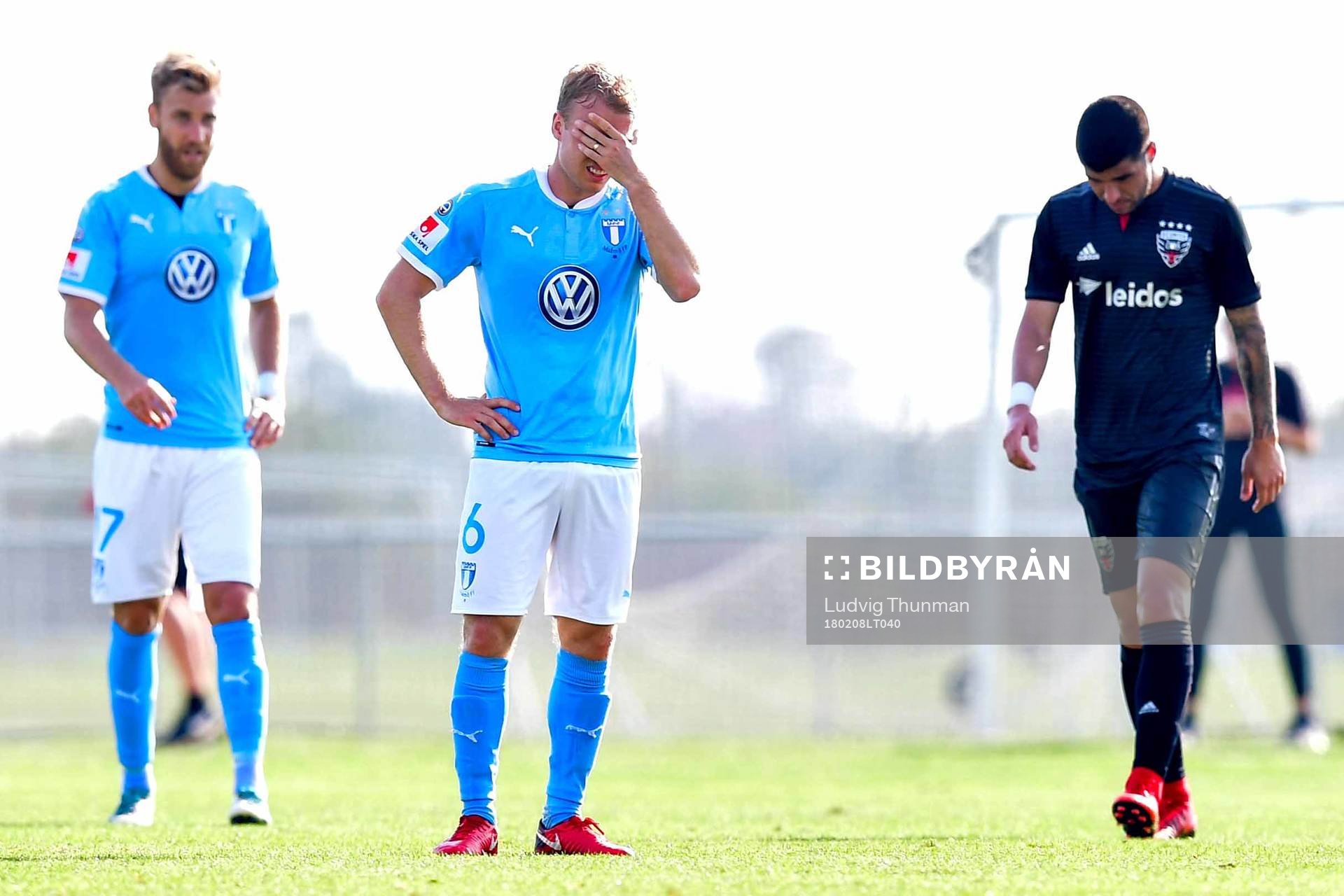 Malmö FFs Oscar Lewicki deppar