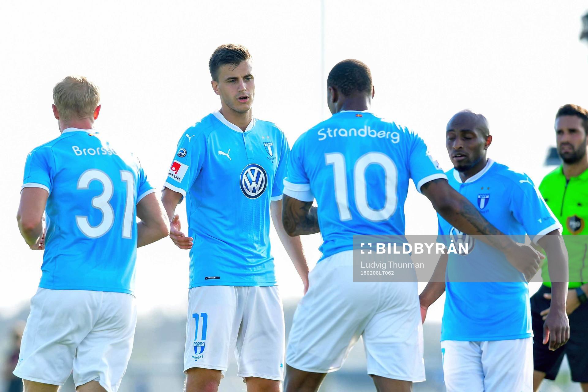 Malmö FFs Carlos Strandberg jublar med lagkamrater