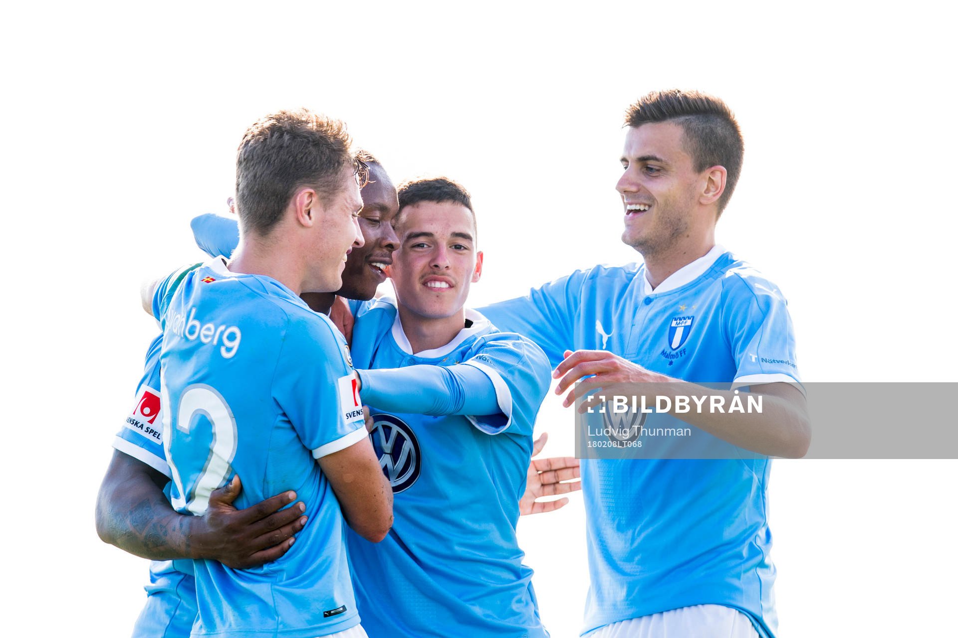 Malmö FFs Carlos Strandberg kramas om av Mattias Svanberg,