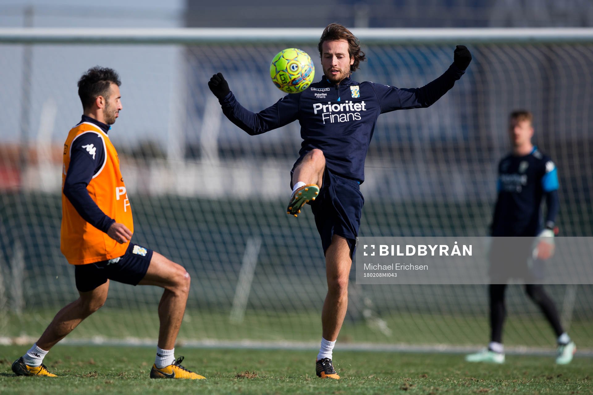 IFK Göteborgs André Calisir mot Mikkel Diskerud
