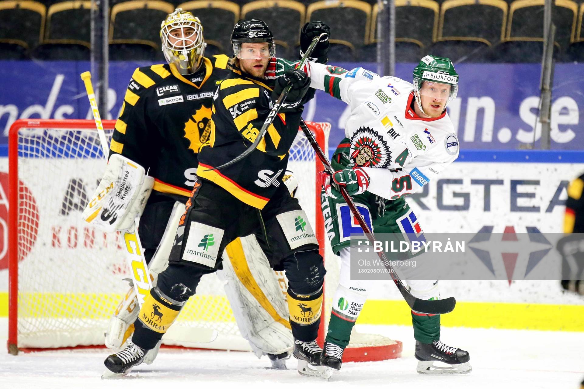 Skellefteås Michael Kostka och målvakt Gustaf Lindvall