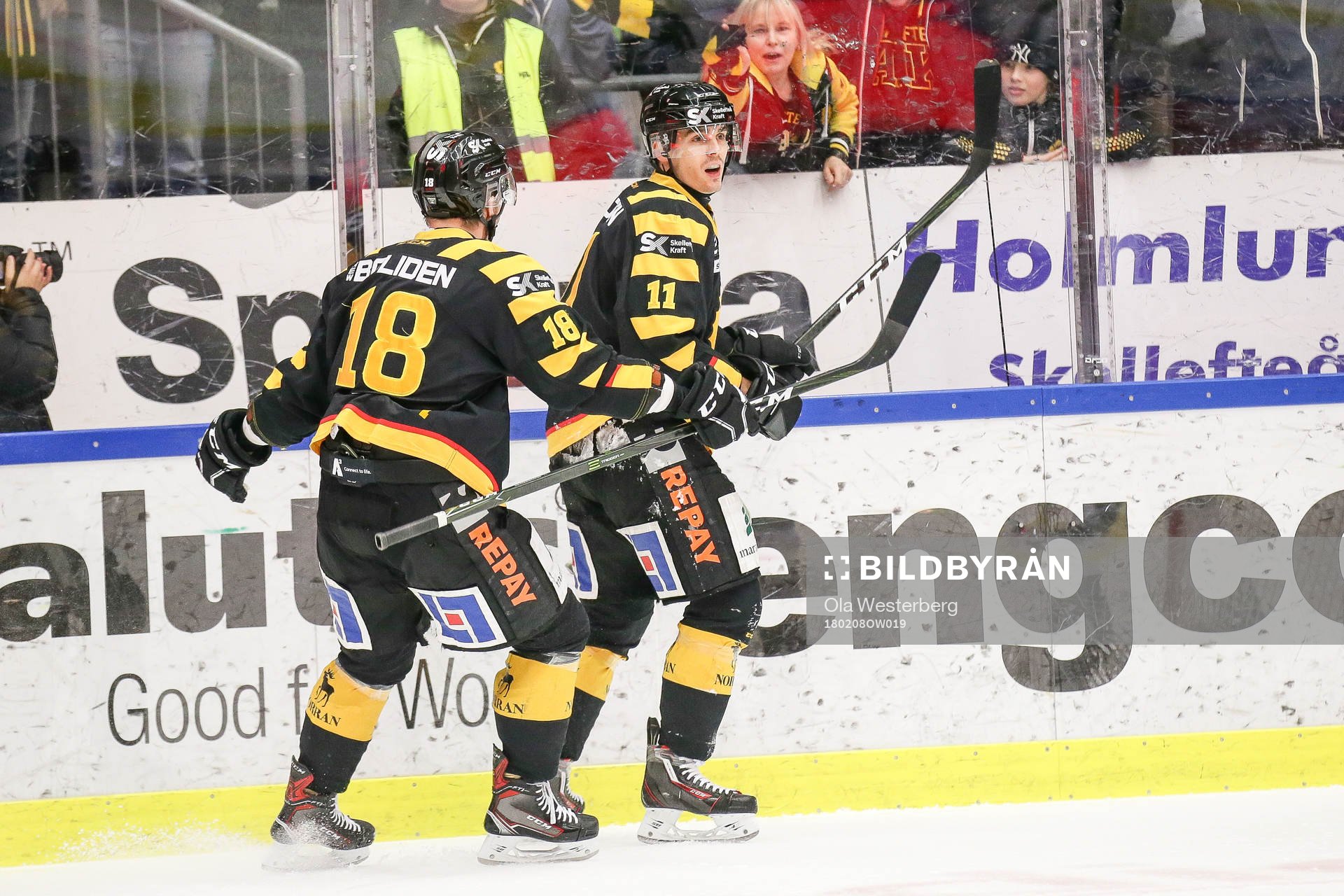 Skellefteås Henrik Hetta och Pontus Petterström jublar