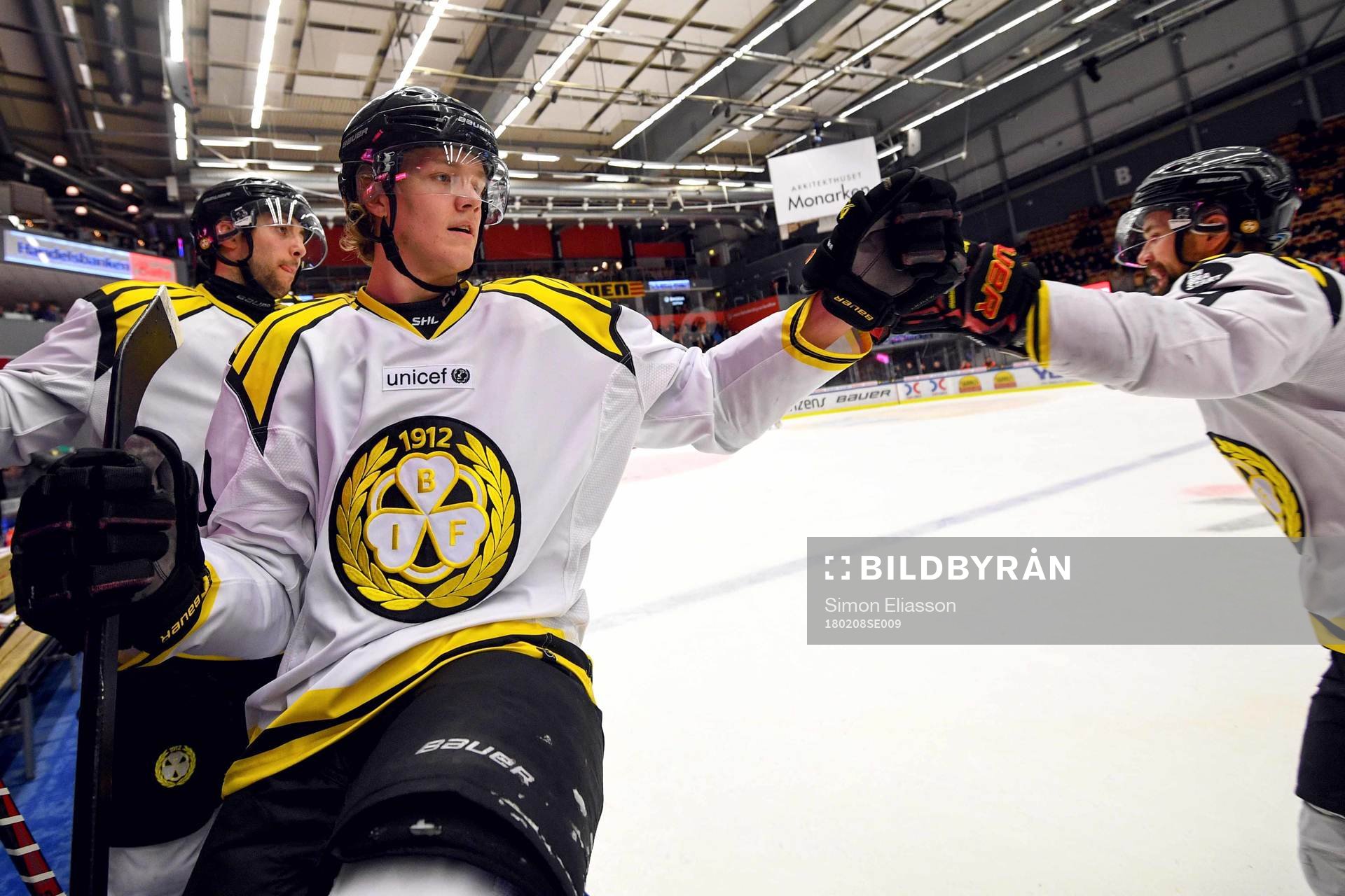 Brynäs Jesper Boqvist och Johan Alcén jublar