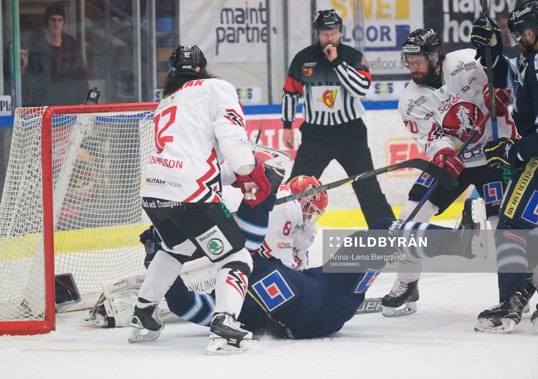 Vita Hästens Daniel Josefsson och Rikard Olsén försvarar