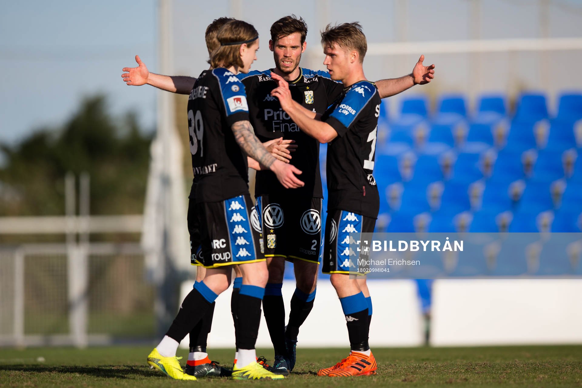 IFK Göteborgs Billy Nordström jublar ihop med Emil