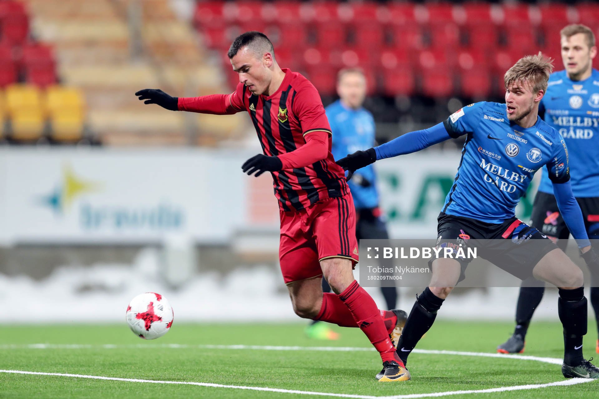 Östersunds Dino Islamovic och Trelleborgs Robin Nilsson