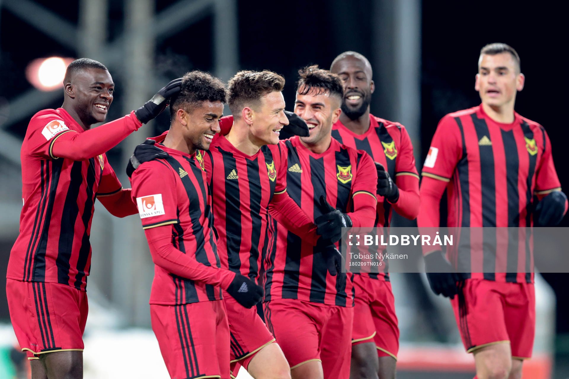 Östersunds Tesfaldet Tekie jublar med lagkamrater efter 2-0 under fotbollsmatchen i Svenska Cupen mellan Östersund och Trelleborg den 9 februari 2018 i Östersund.