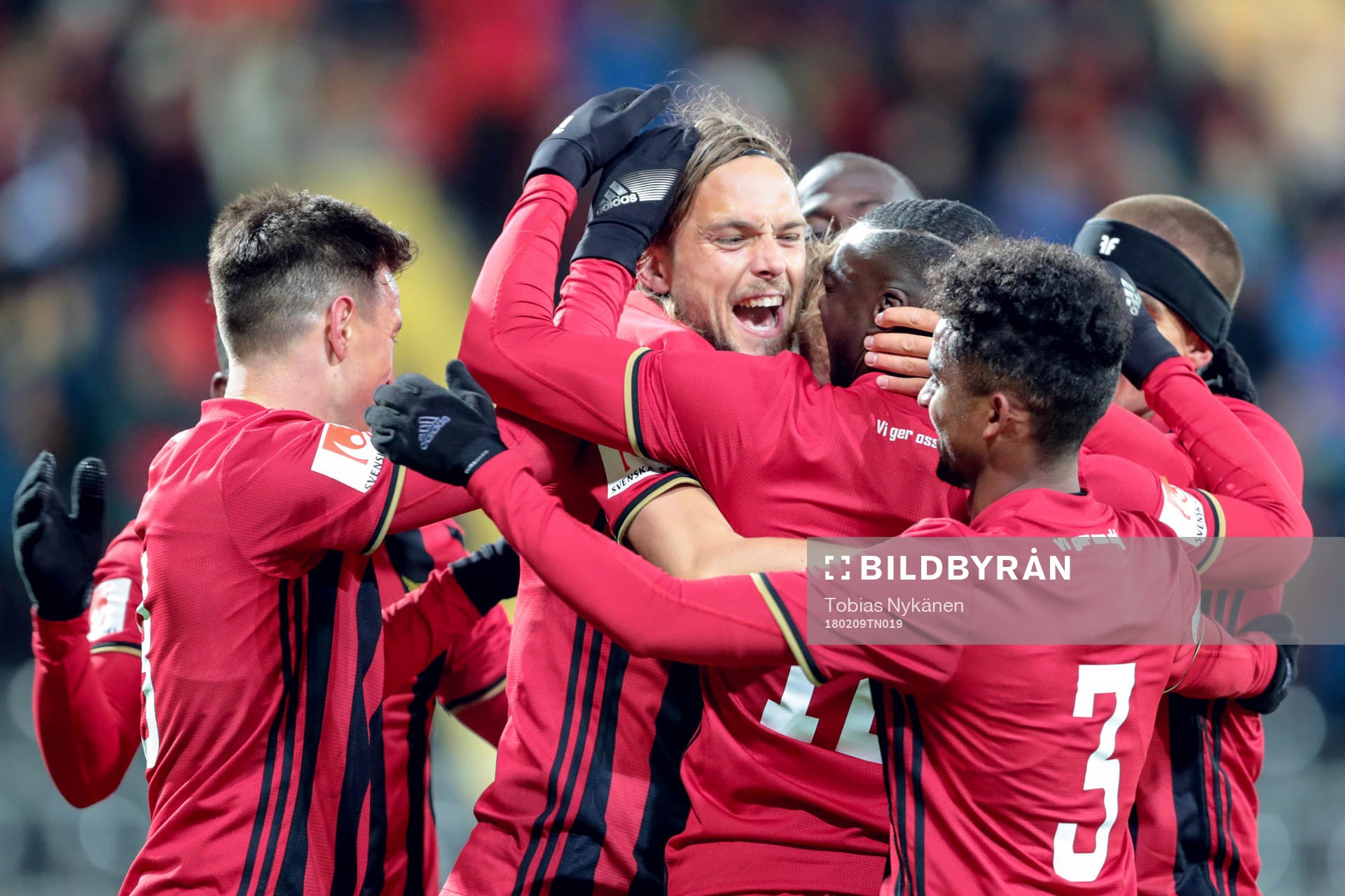 Östersunds Tom Pettersson jublar med lagkamrater efter 3-0 under fotbollsmatchen i Svenska Cupen mellan Östersund och Trelleborg den 9 februari 2018 i Östersund.