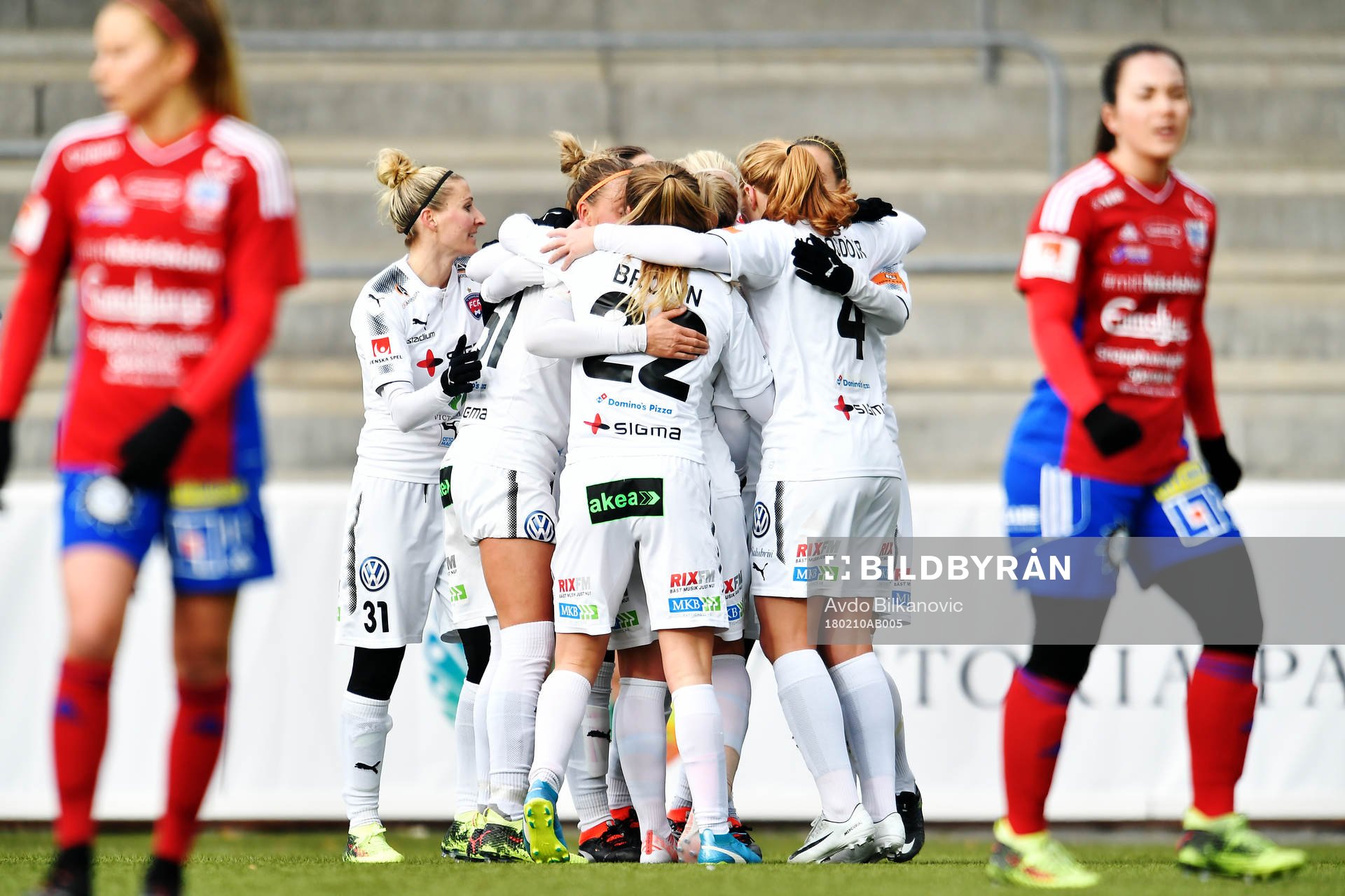 Rosengårds Sanne Troelsgaard Nielsen jublar med lagkamrater