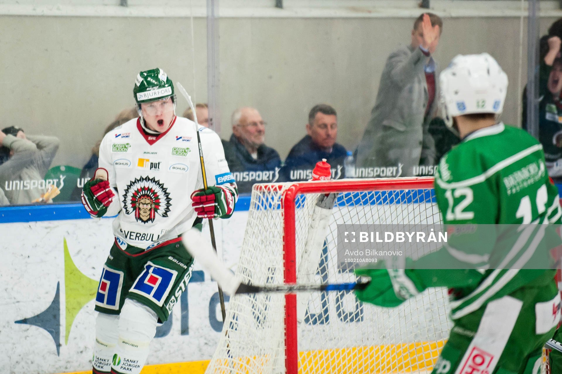 Frölundas Carl Grundström jublar