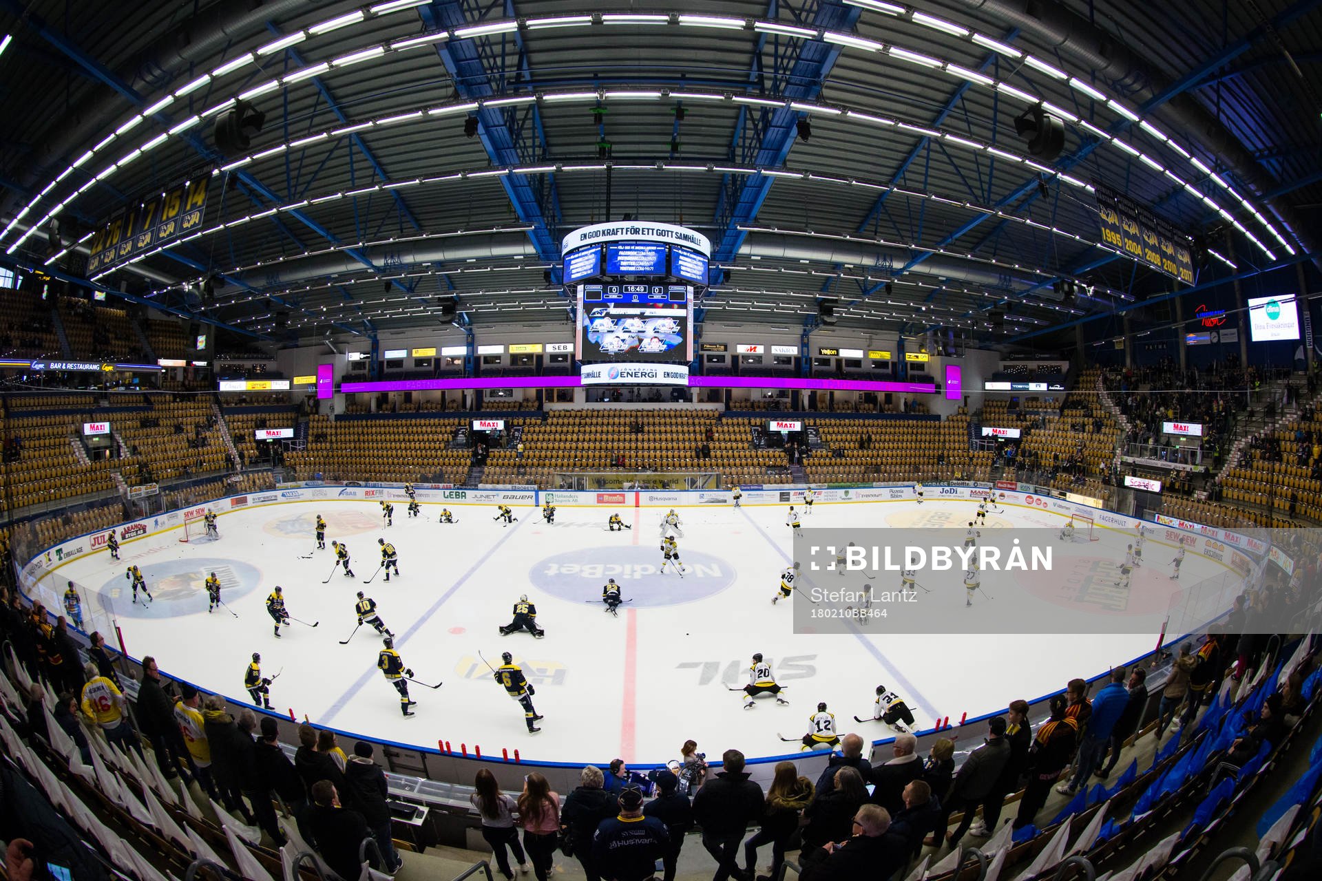 Lagen värmer upp i Kinnarps Arena