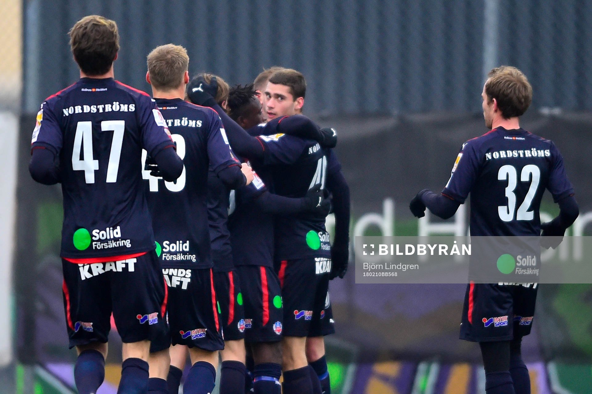 Helsingborgs Mattias Almeida jublar med lagkamrater