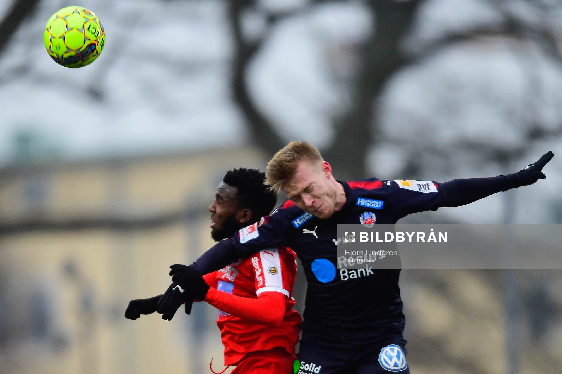 Värnamos Lumala Abbdu och Helsingborgs Andreas Landgren i
