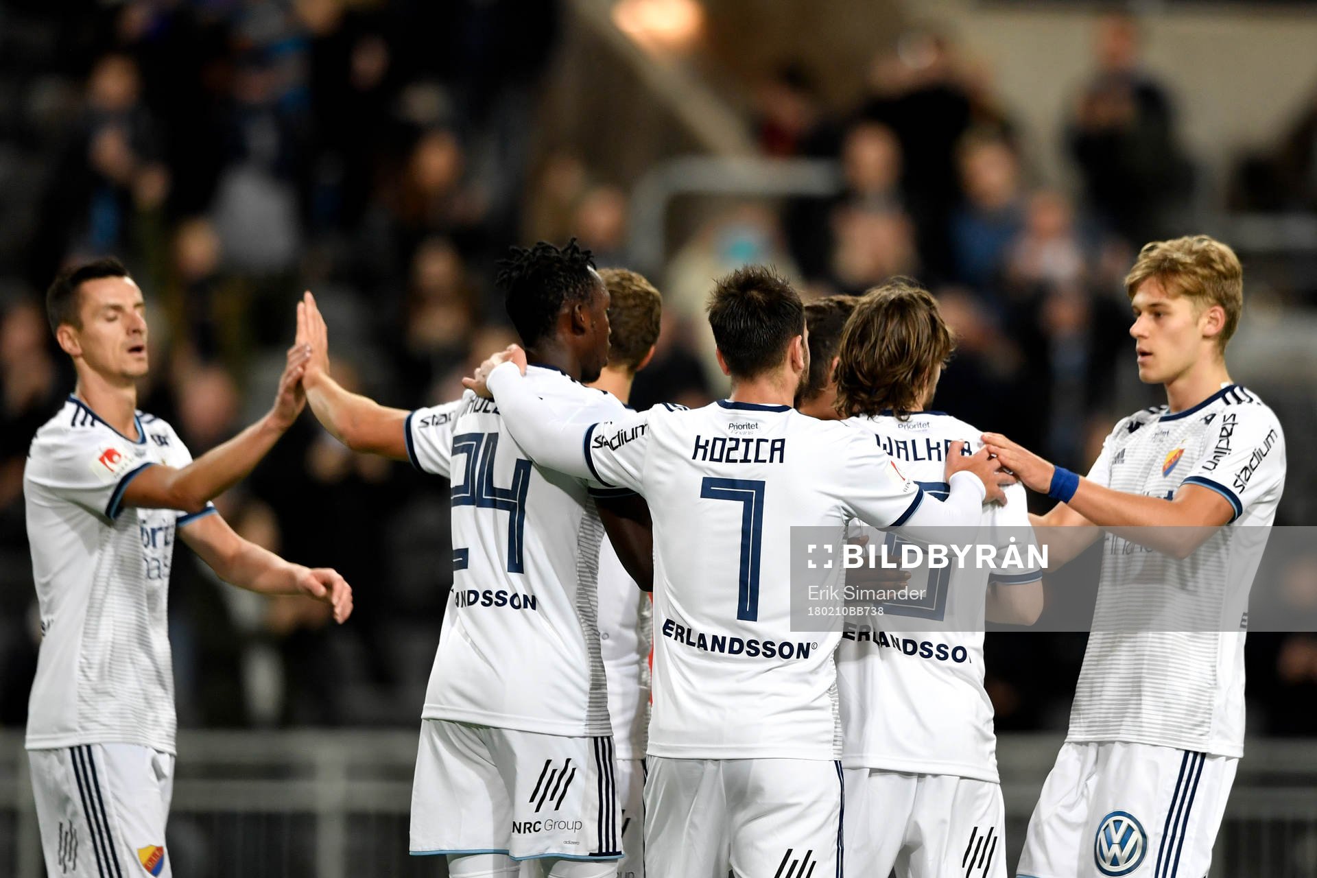 Djurgårdens Kevin Walker jublar med lagkamrater