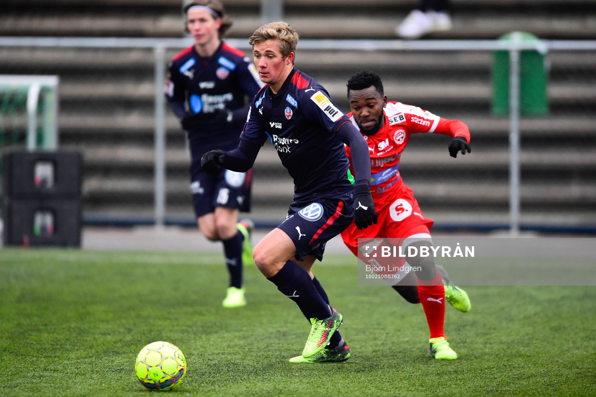 Helsingborgs Darijan Bojanic och Värnamos Lumala Abdu