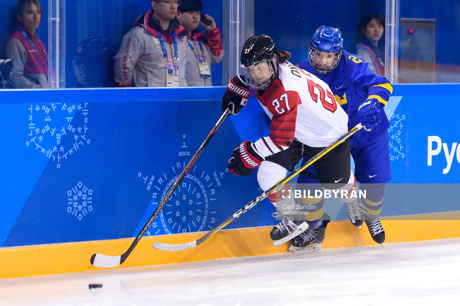 Shoko Ono of Japan and Emmy Alasalmi of Sweden in the