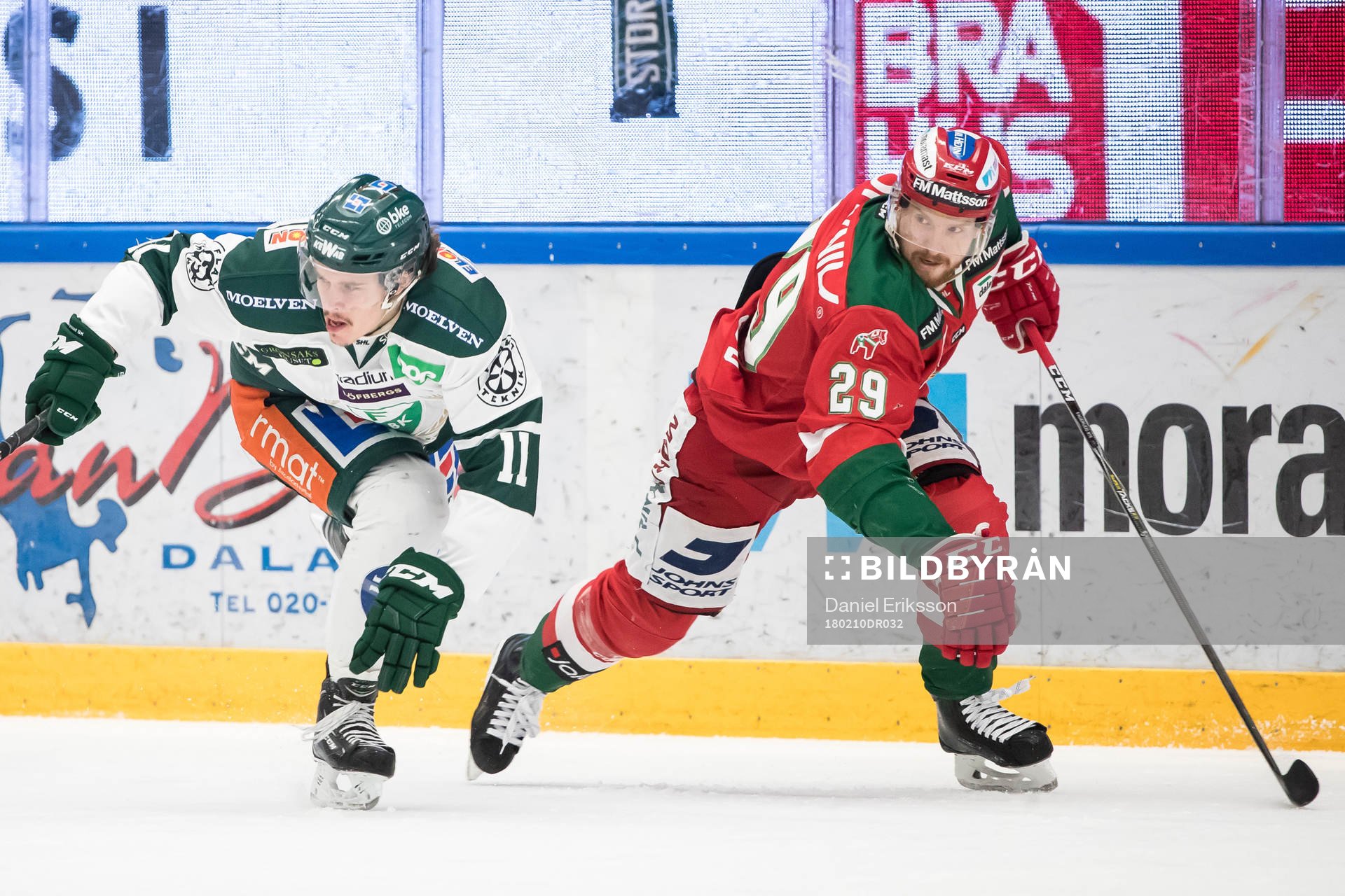 Färjestads Joakim Nygård och Moras Marcus Fagerudd  i