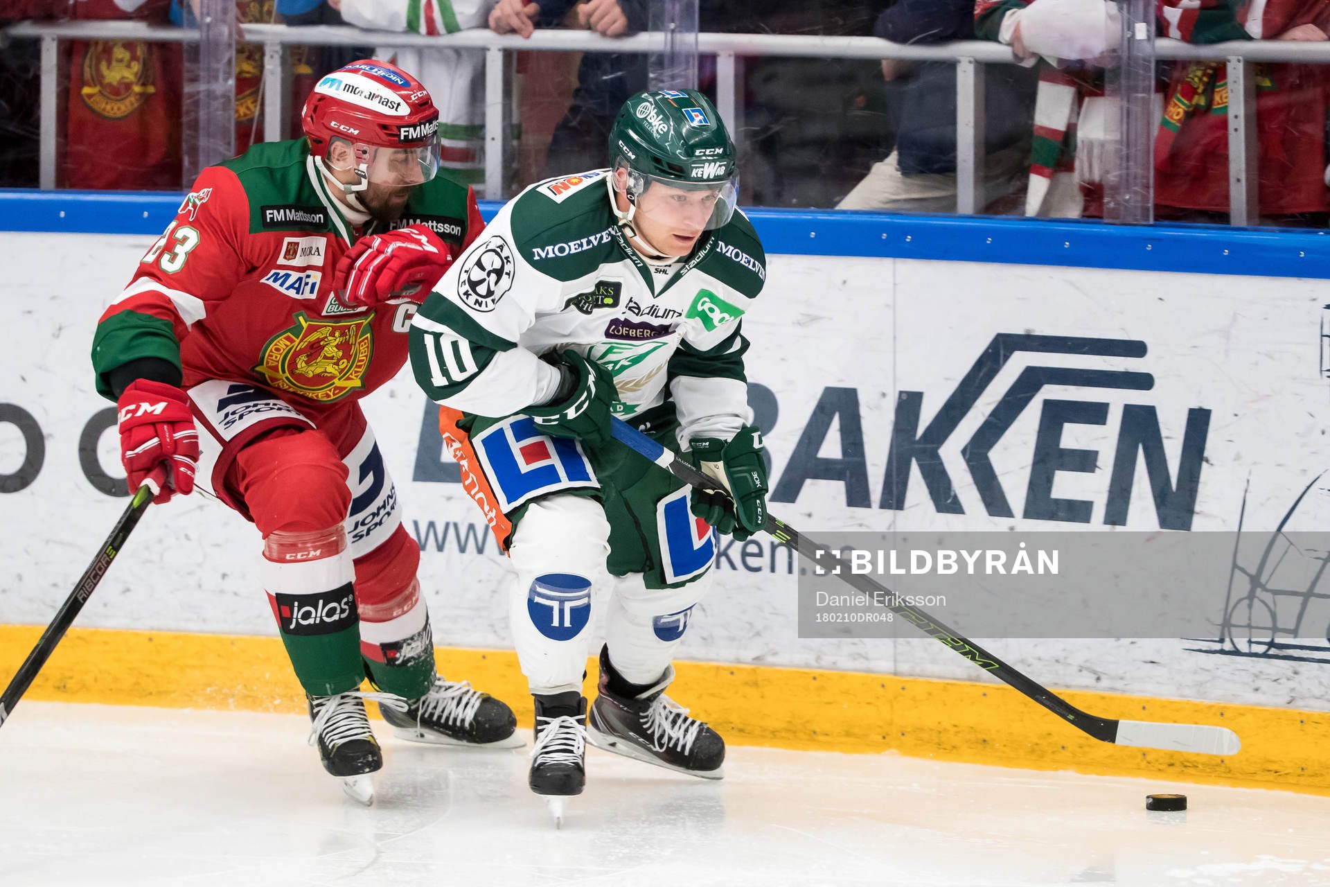 Moras Tomas Skogs och Färjestads Marcus Nilsson  i