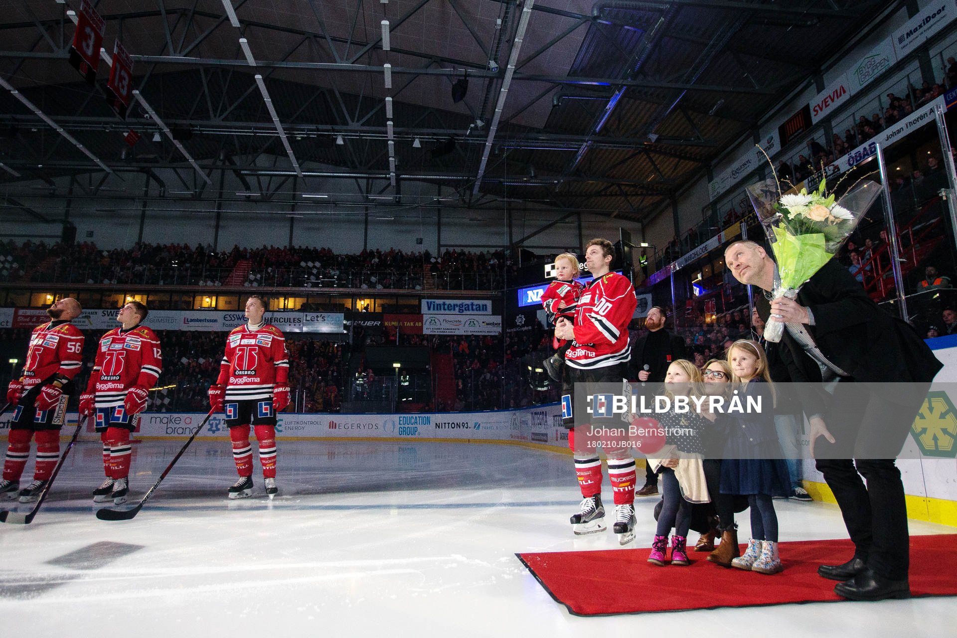 Örebros VD Mikael Johansson med Kalle Olsson med familj