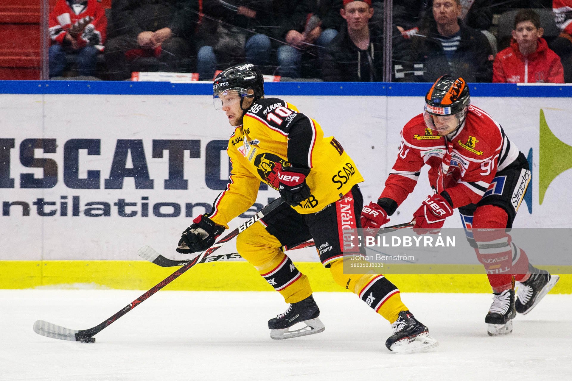 Luleås Einar Emanuelsson jagas av Örebros Libor Hudacek