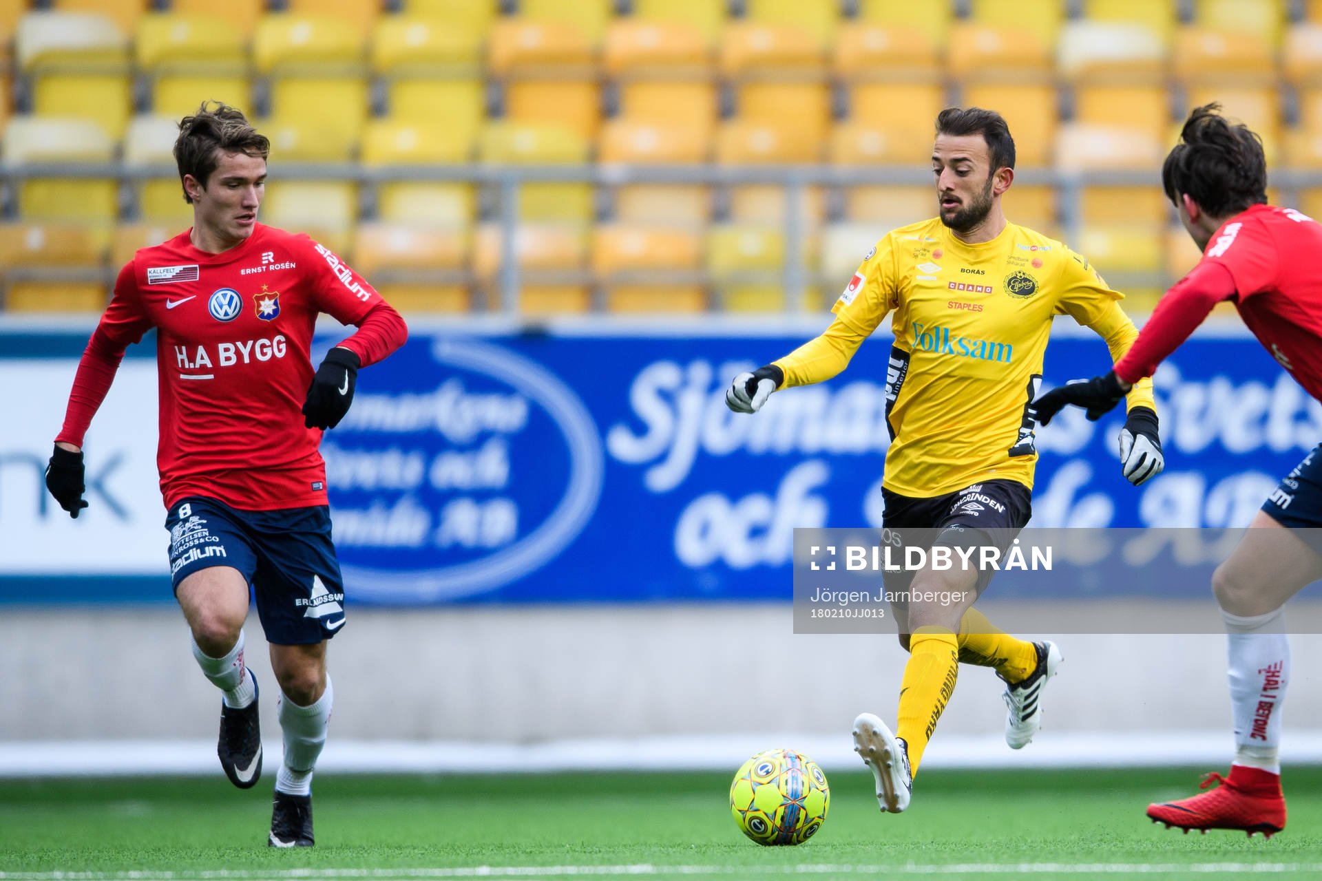 Elfsborgs Robert Gojani och Örgrytes Jakob Lindström