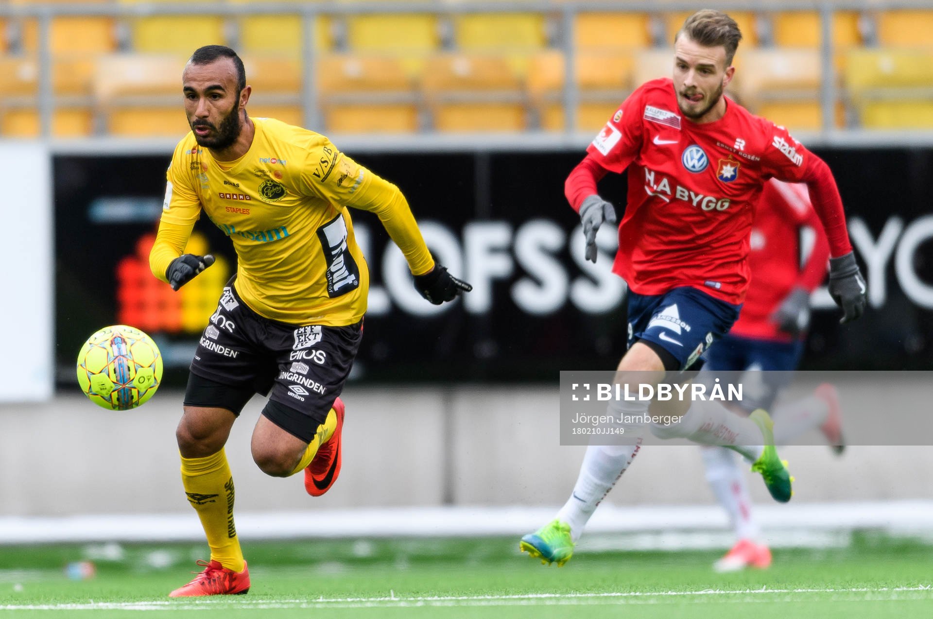 Elfsborgs Issam Jebali och Örgrytes Simon Nilsson