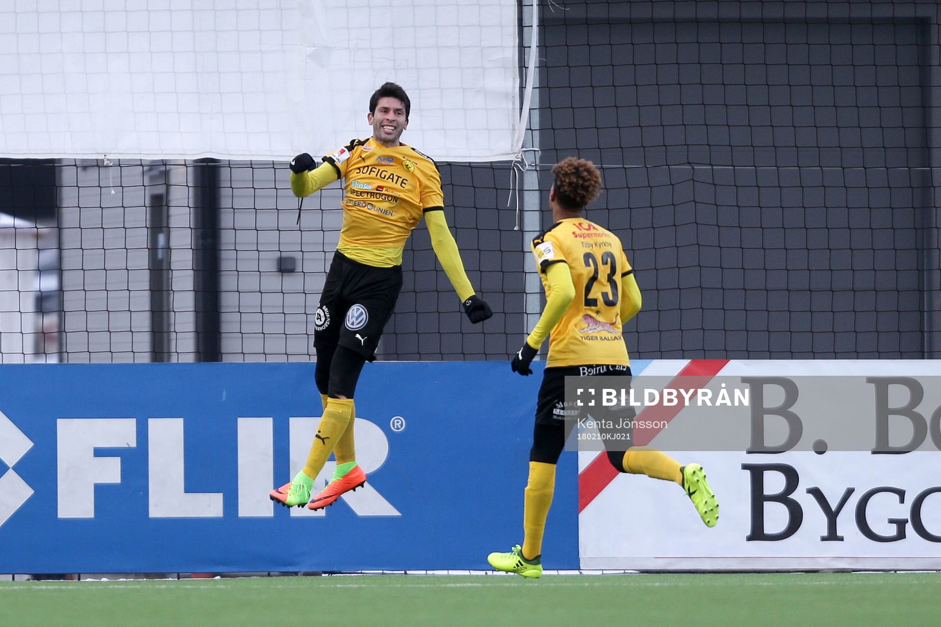 Frejs Luca Gerbino Polo jublar efter att han gjort 2-0-målet under träningsmatchen i fotboll mellan Frej och Hammarby den 10 Februari 2018 i Stockholm.