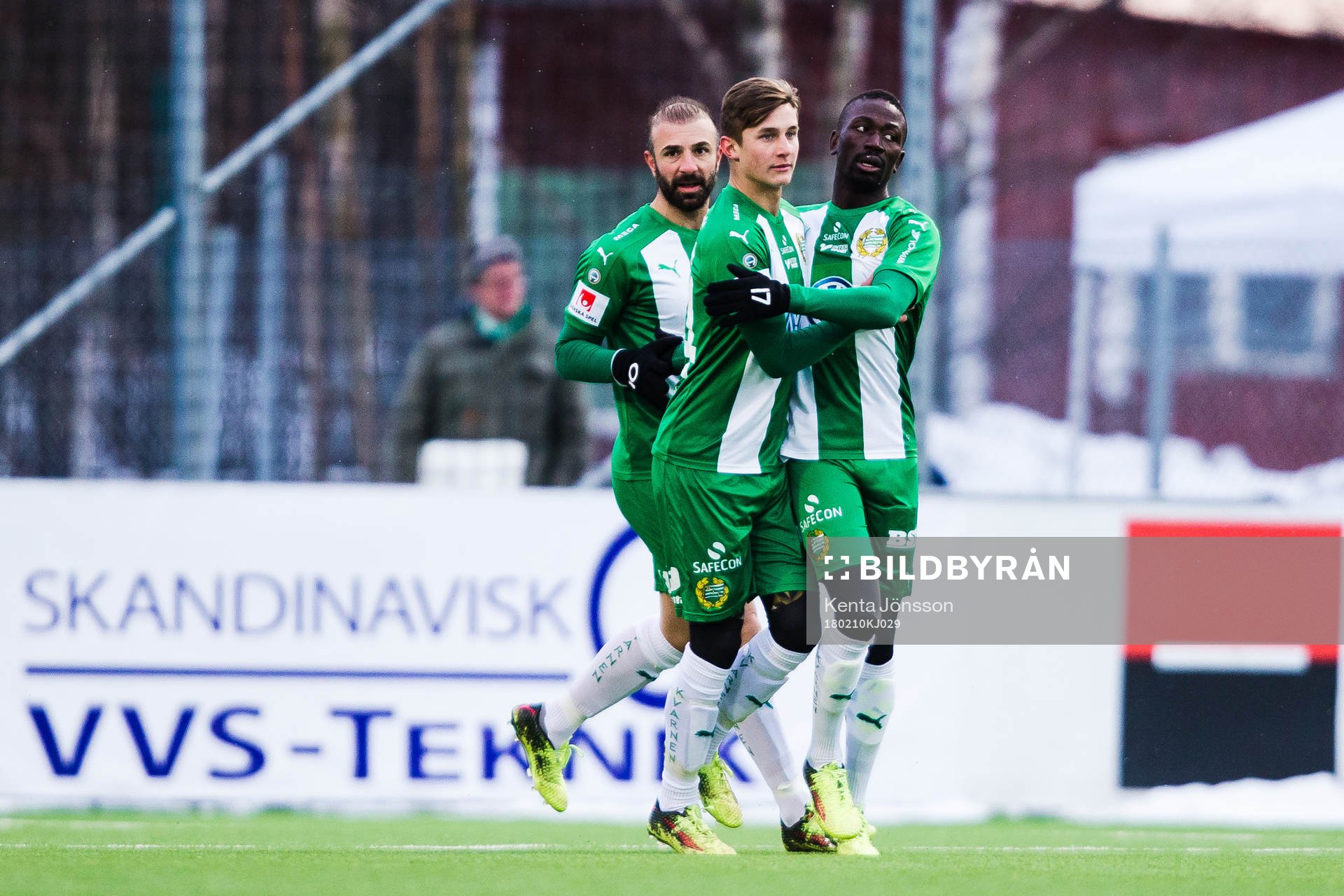 Hammarbys Pa Amat Dibba jublar med Leo Bengtsson och