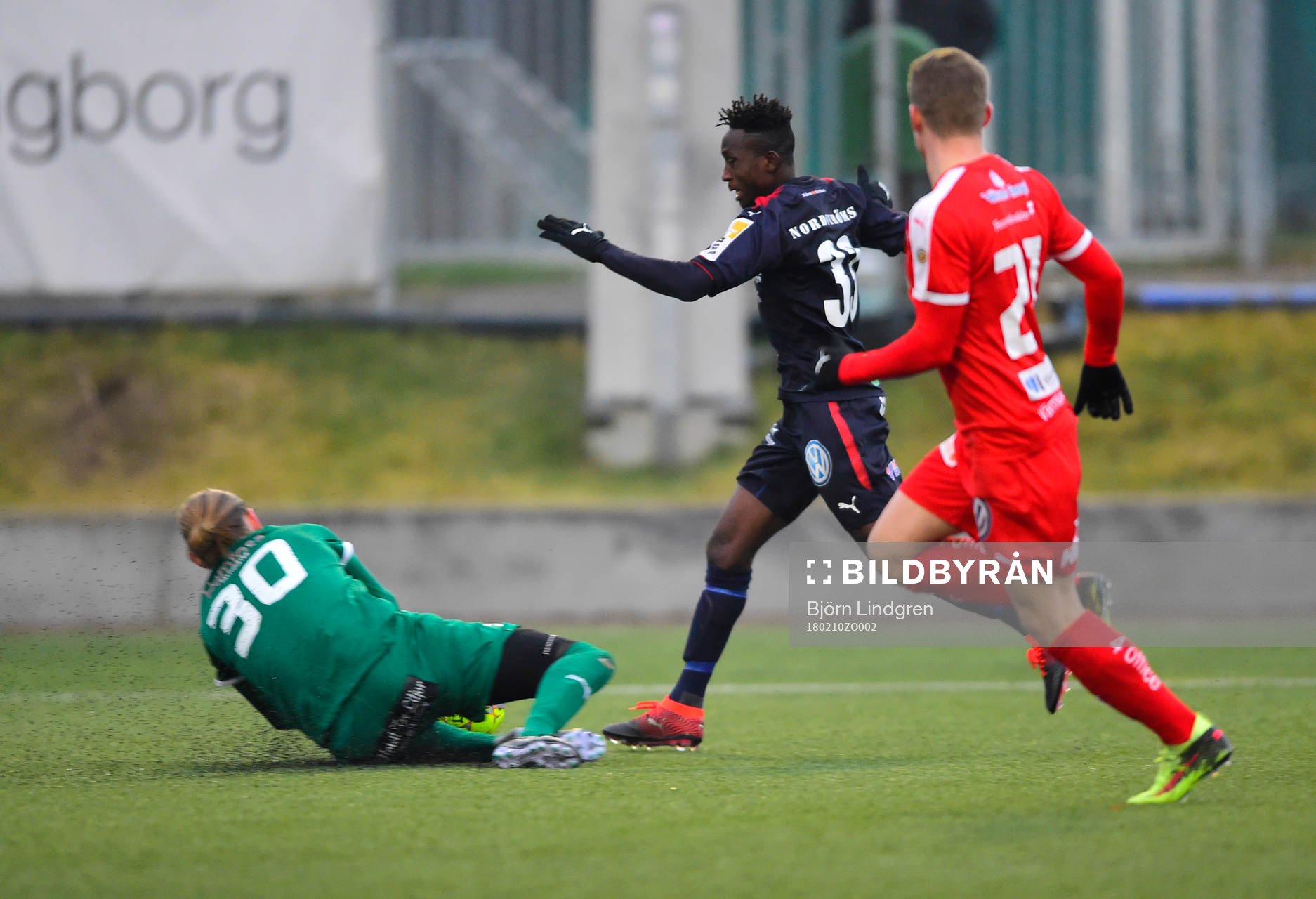 Helsingborgs Mamudo Moro i friläge mot Värnamos målvakt
