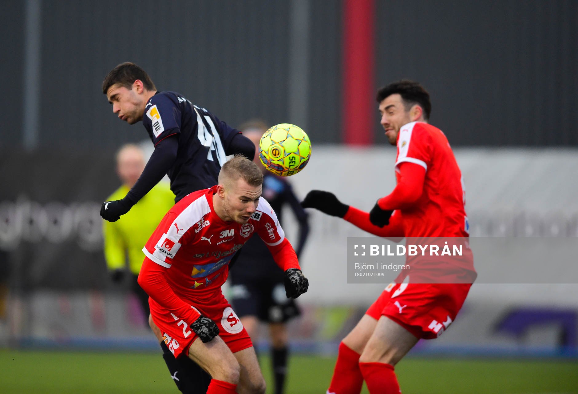 Helsingborgs Mattias Almeida mot Värnamos Freddy Winsth