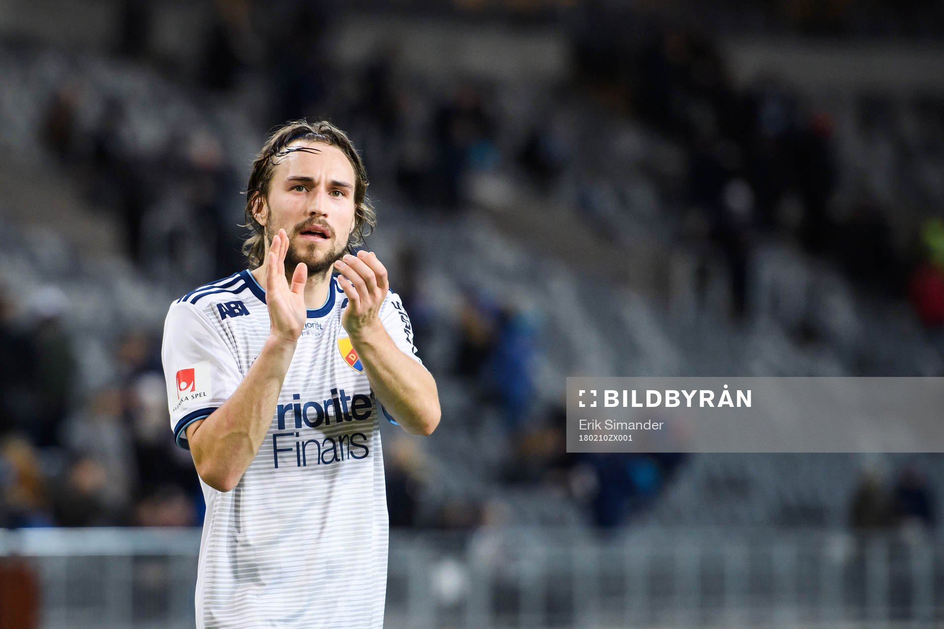 Djurgårdens Kevin Walker tackar publiken