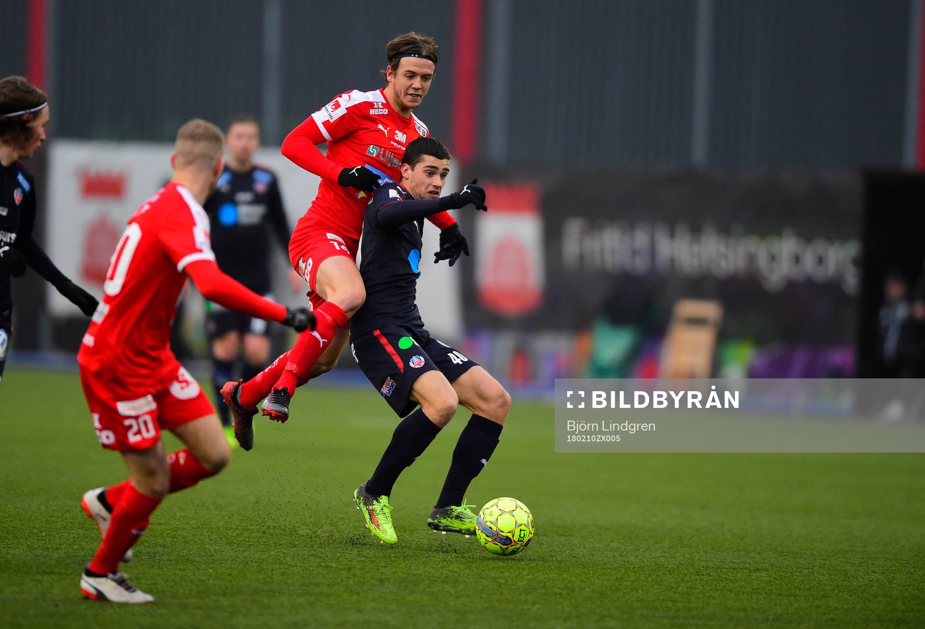 Värnamos Alexander Achinioti-Jönsson mot Helsingborgs Mattias Almeida under träningsmatchen i fotboll mellan Helsingborg och Värnamo den 10 februari 2018 i Helsingborg. 