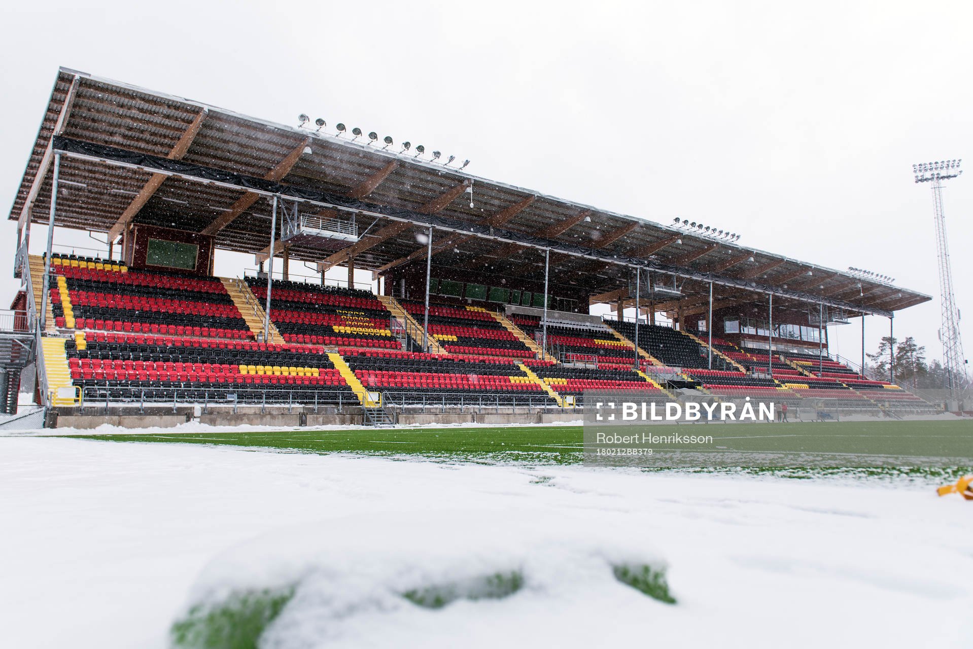 Snö ligger på Jämtkraft Arena