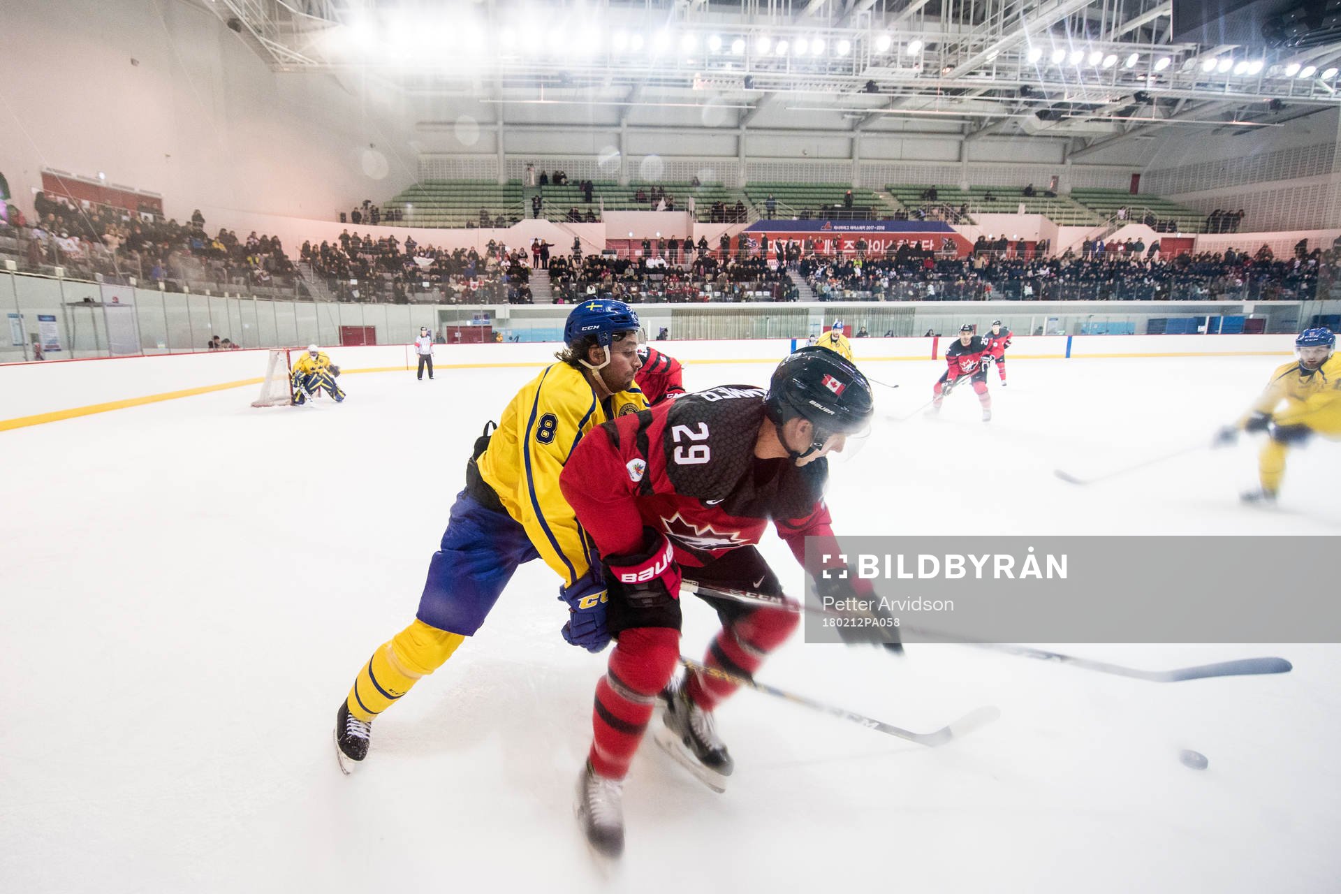 Johan Fransson of Sweden in action with Rob Klinkhammer of